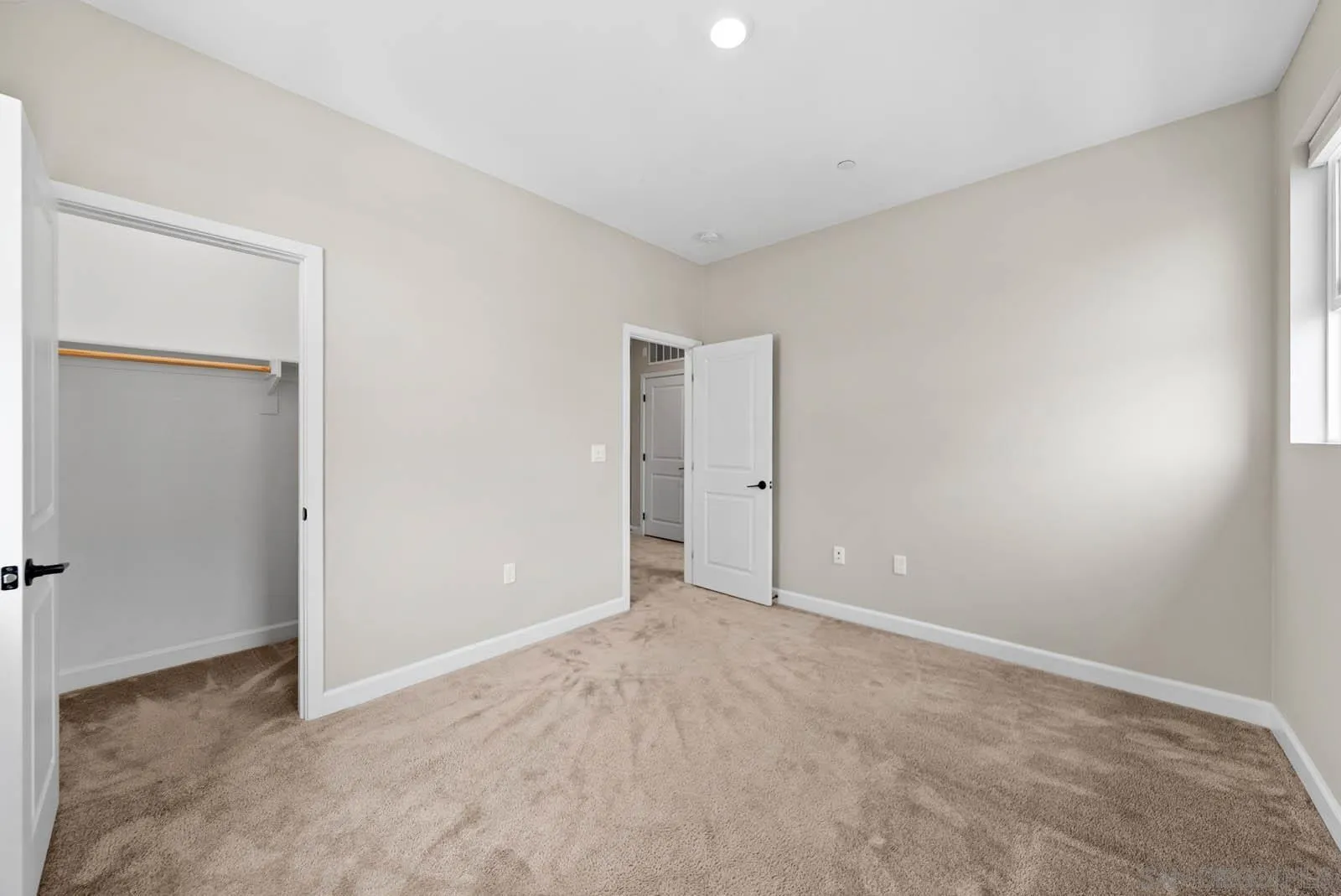 https://cdn.realtyfeed.com/cdn/127/250036986/f4e03835fd5e19d1a530618e4583afff.webp