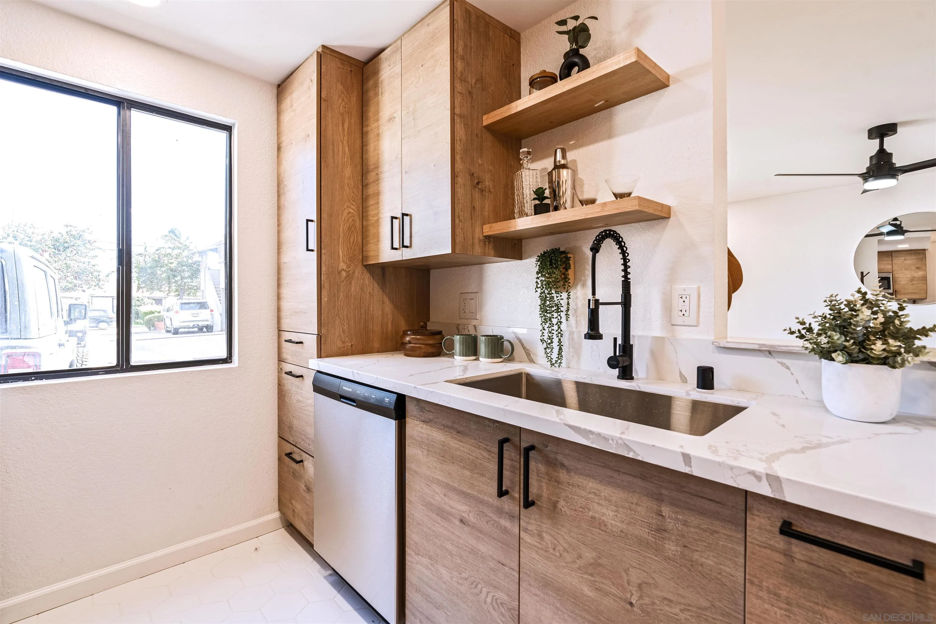 https://cdn.realtyfeed.com/cdn/127/250036987/6fdf4bffc32e9f5da41cc9d46045d97a.webp