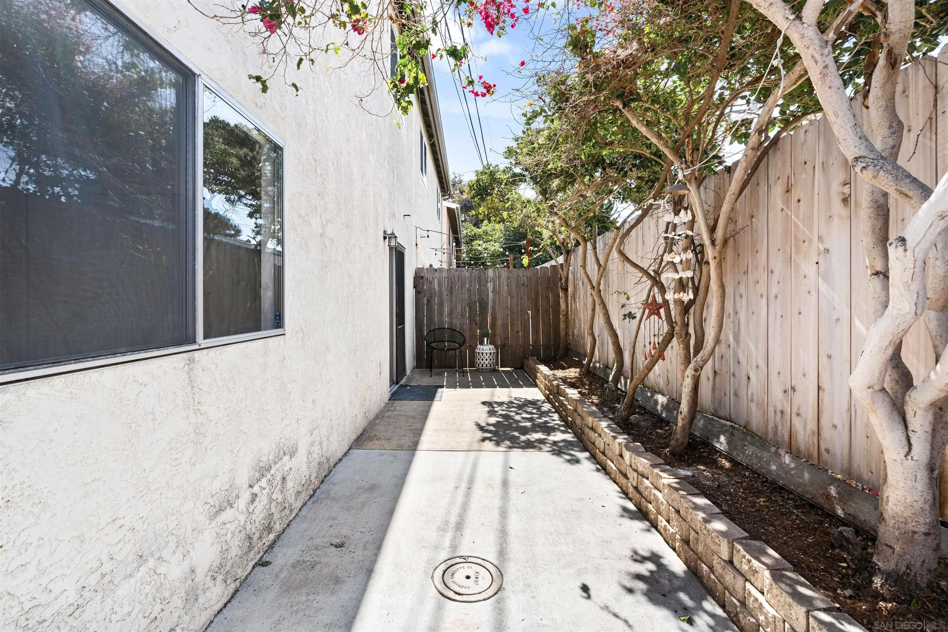 https://cdn.realtyfeed.com/cdn/127/250036987/e6b58df0e06037cd8215de4413935d76.webp