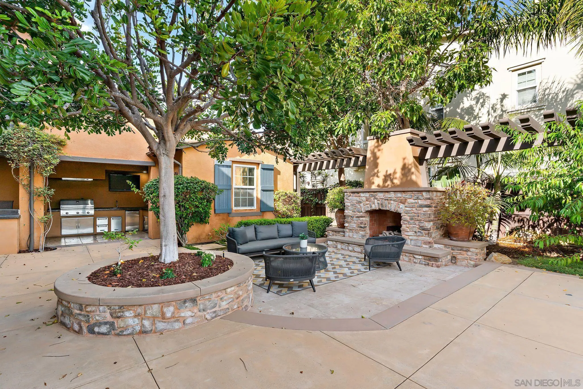 https://cdn.realtyfeed.com/cdn/127/250036988/260948e8f46144c2219a0cbe565d19ff.webp
