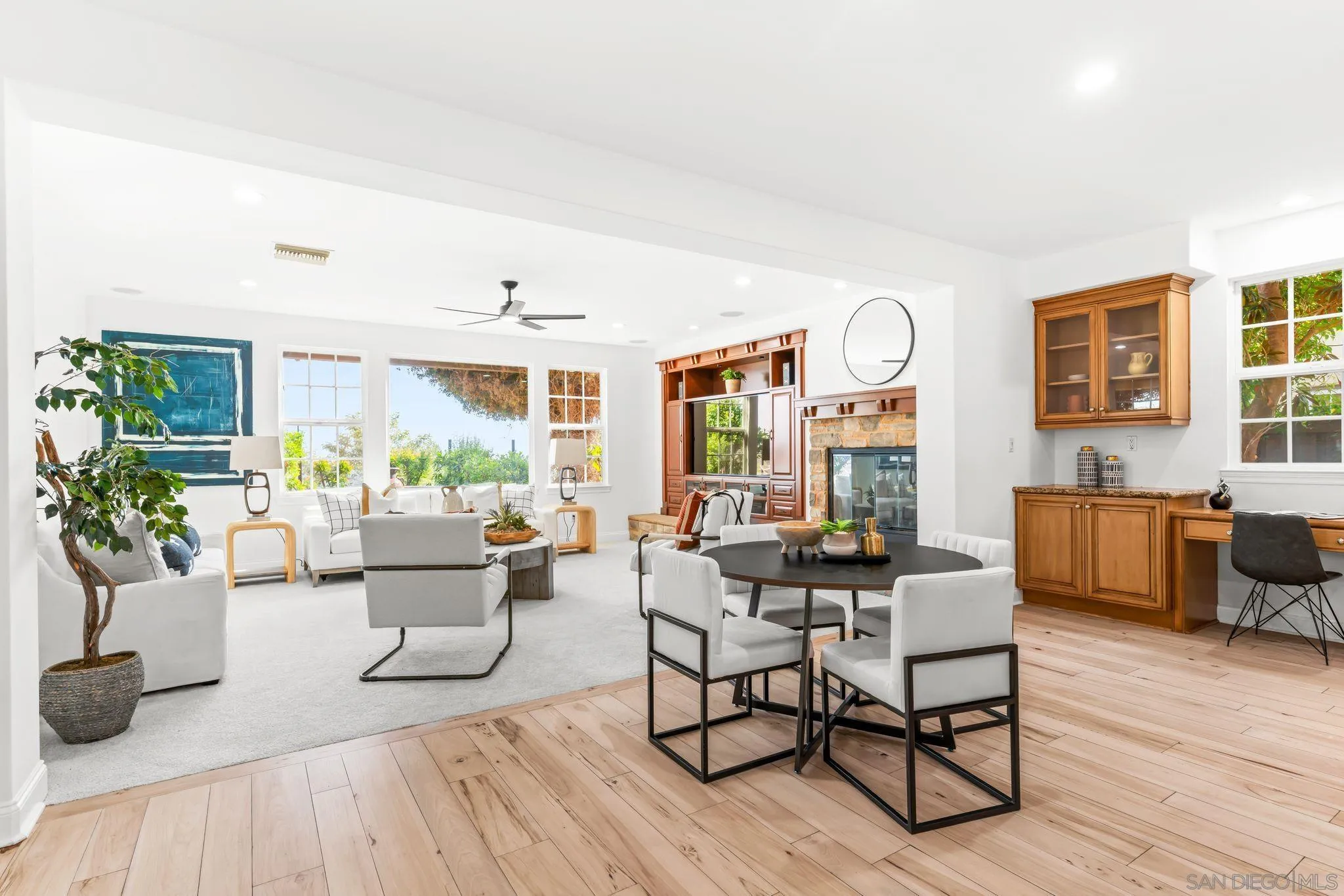 https://cdn.realtyfeed.com/cdn/127/250036988/2eaa7d8c88e2f44e0f6787cb080bc73d.webp