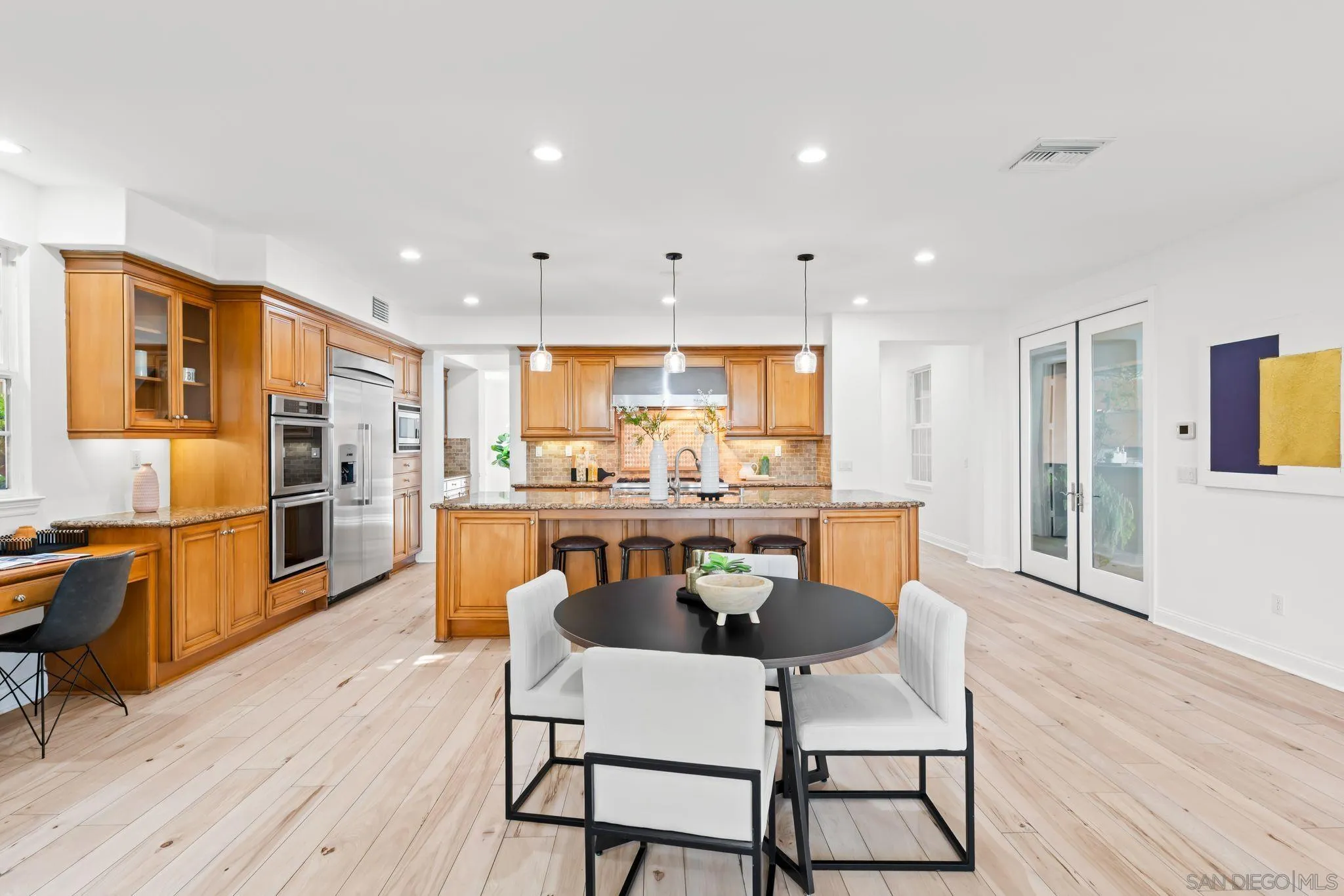 https://cdn.realtyfeed.com/cdn/127/250036988/b913e9758f3536b0e78ba6ceda01757a.webp