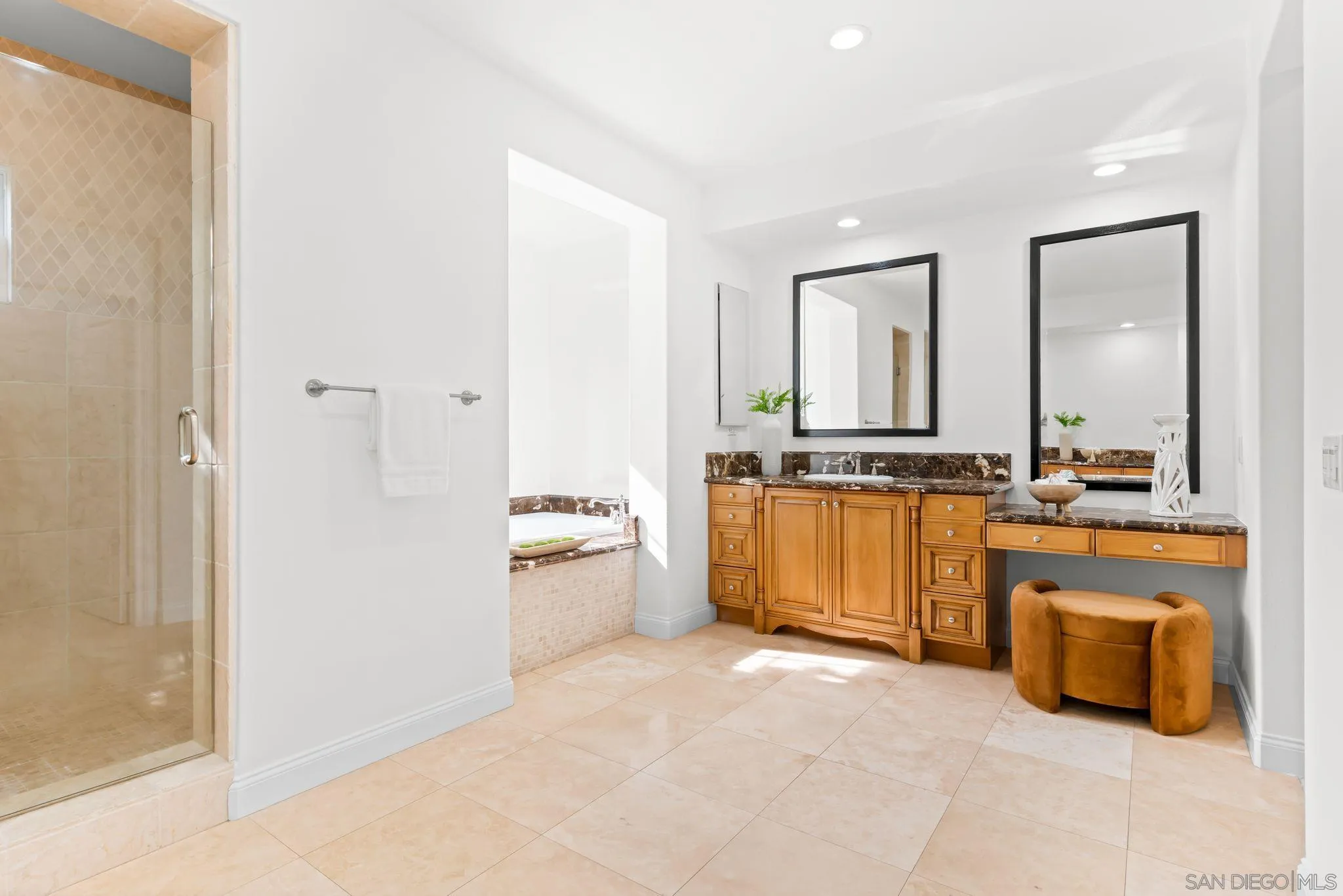https://cdn.realtyfeed.com/cdn/127/250036988/c536d1eae41ecbe05897ca7e502de225.webp