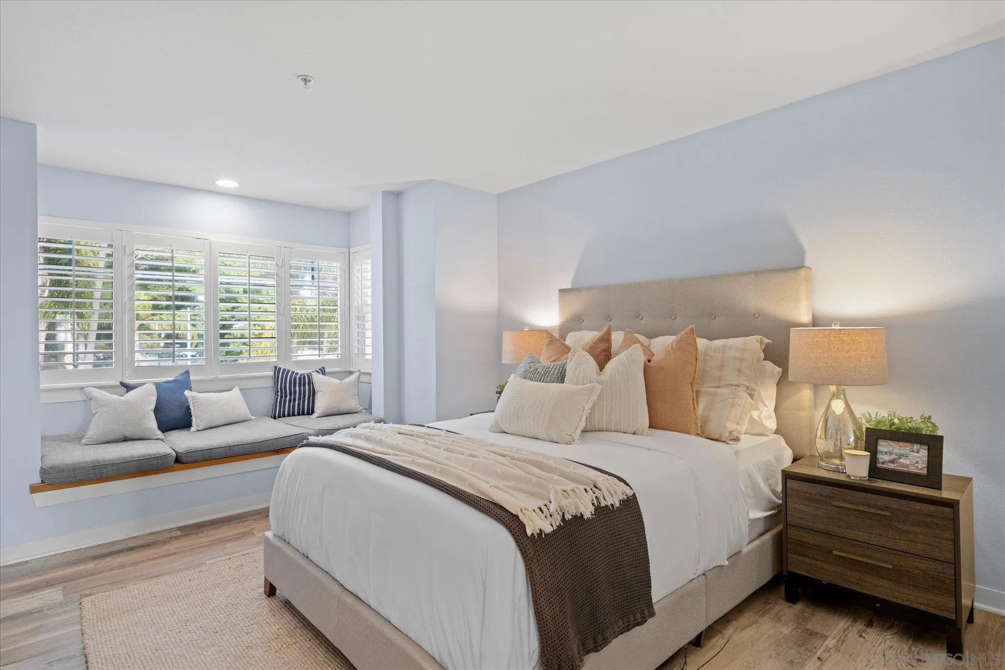 https://cdn.realtyfeed.com/cdn/127/250036989/7abcbf41cb1ebf0d56beac7fc3e0eda1.webp
