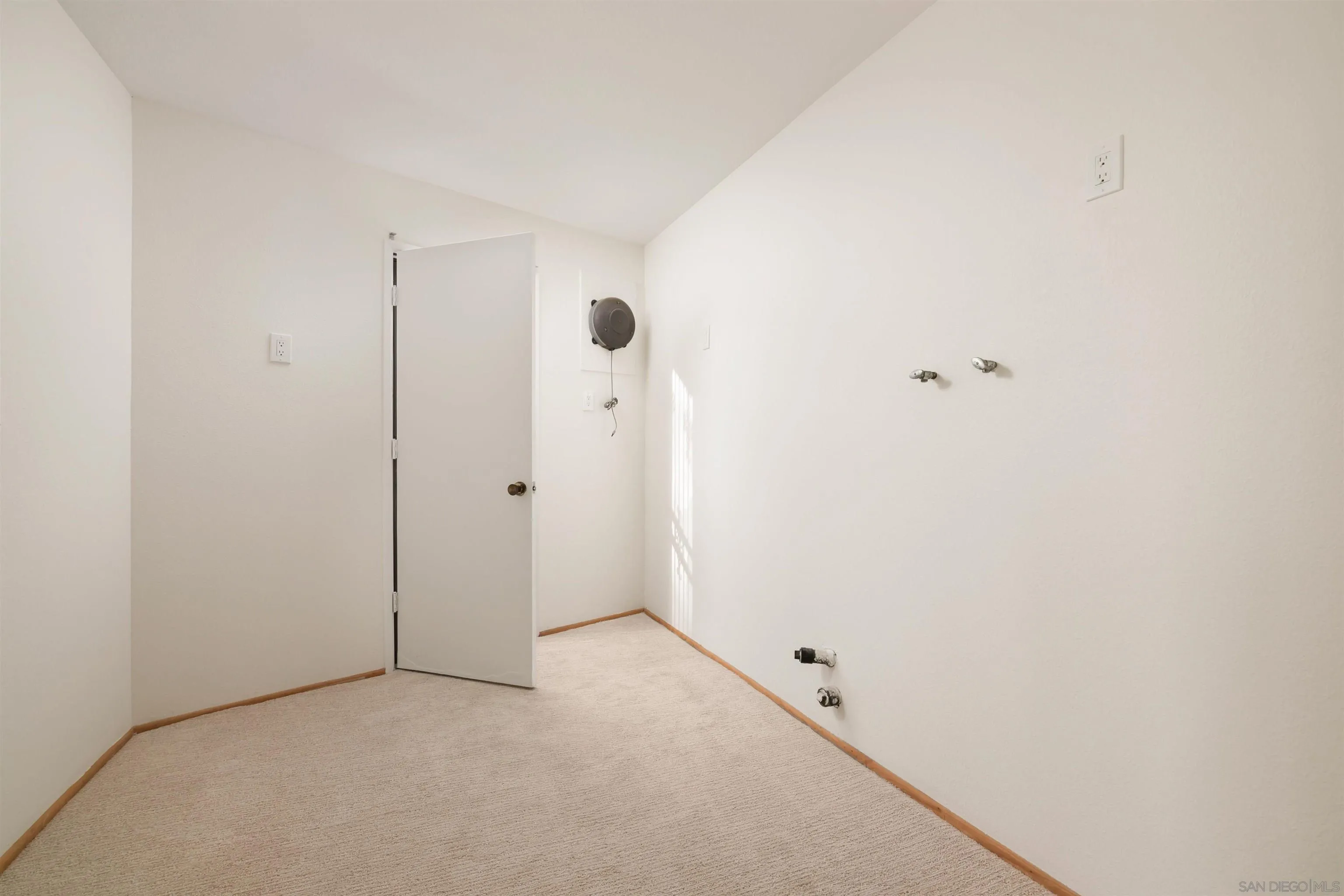 https://cdn.realtyfeed.com/cdn/127/250036990/2063ec85f8704177dc1f5bef5949a336.webp