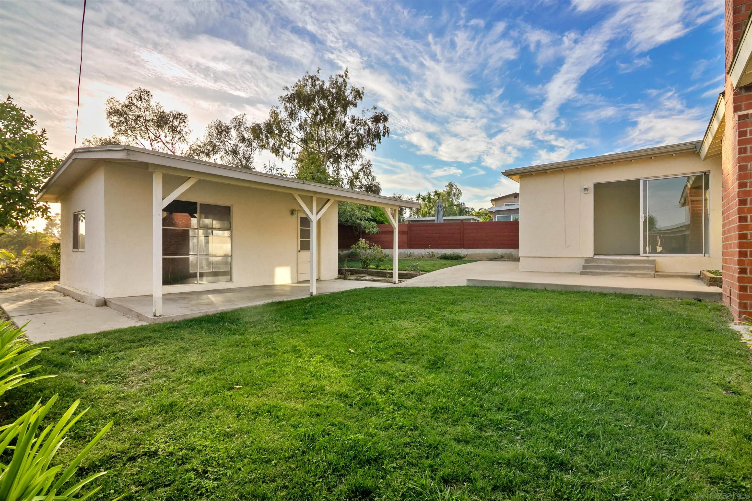 https://cdn.realtyfeed.com/cdn/127/250036990/2d6ebf6e72445175686ba48cdb882d9d.webp