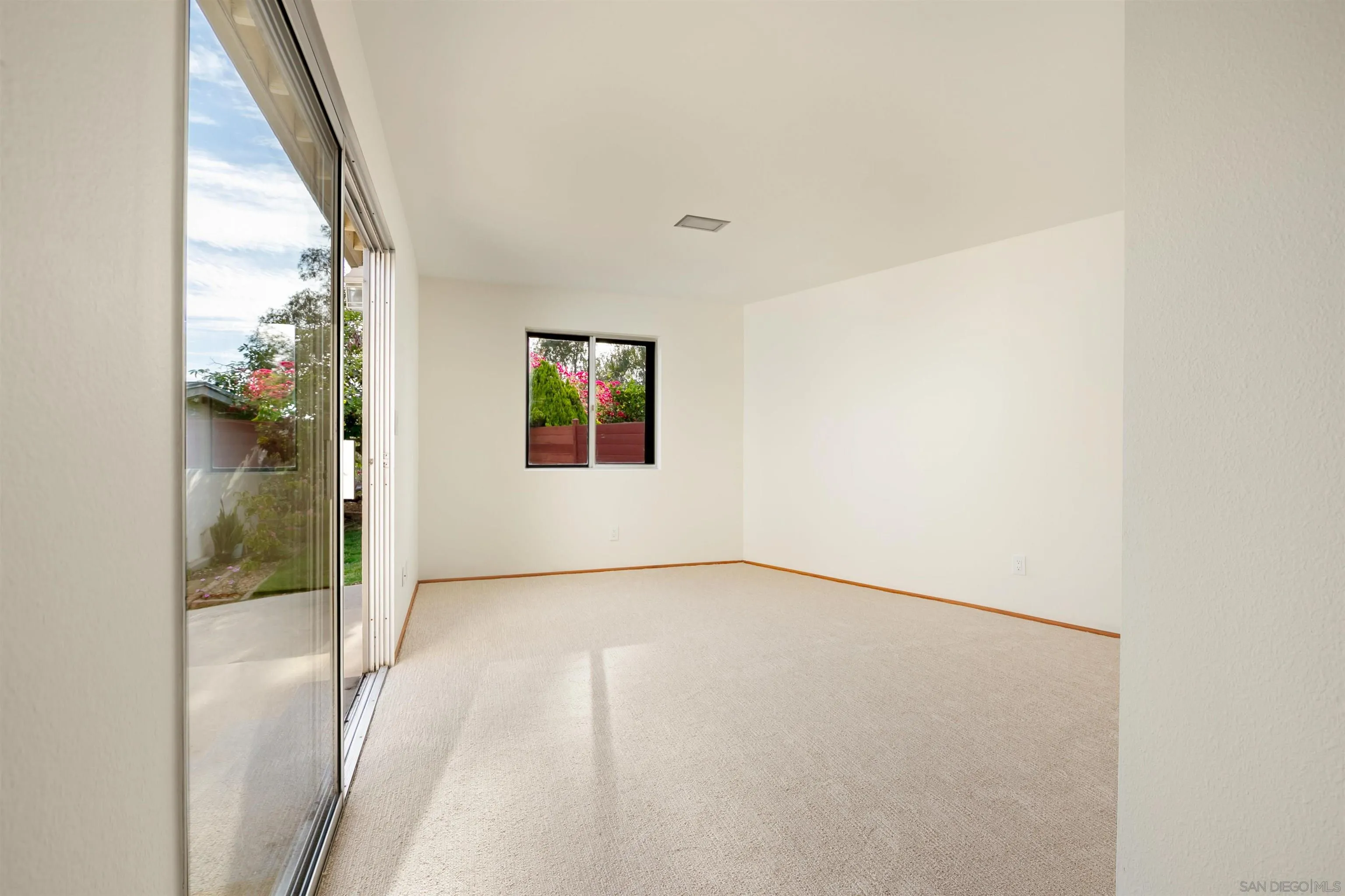 https://cdn.realtyfeed.com/cdn/127/250036990/395b18f24afa8de07e7383ec83d7480c.webp
