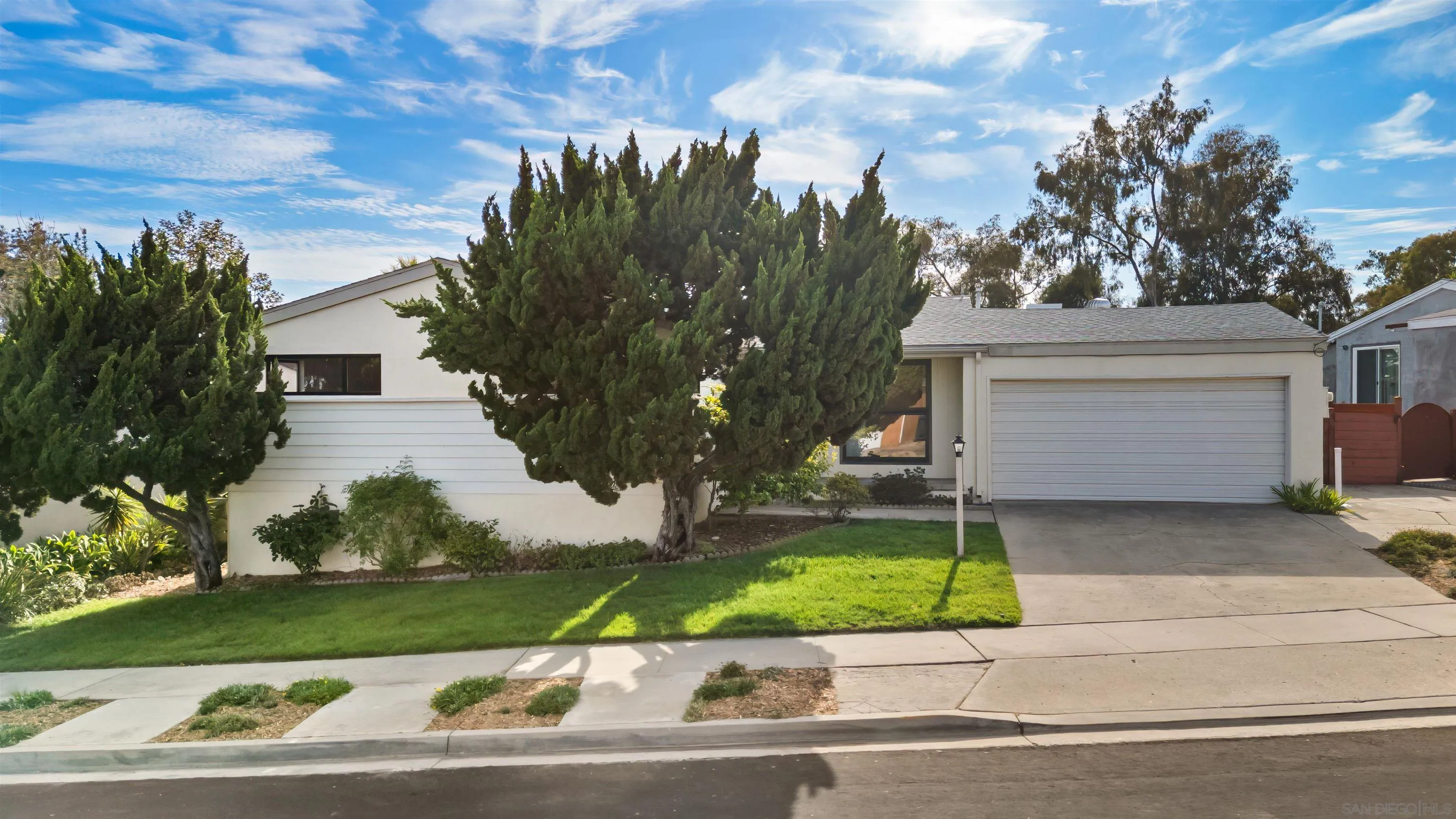 https://cdn.realtyfeed.com/cdn/127/250036990/491e24735ab8f3f9a29f1c47c043e220.webp