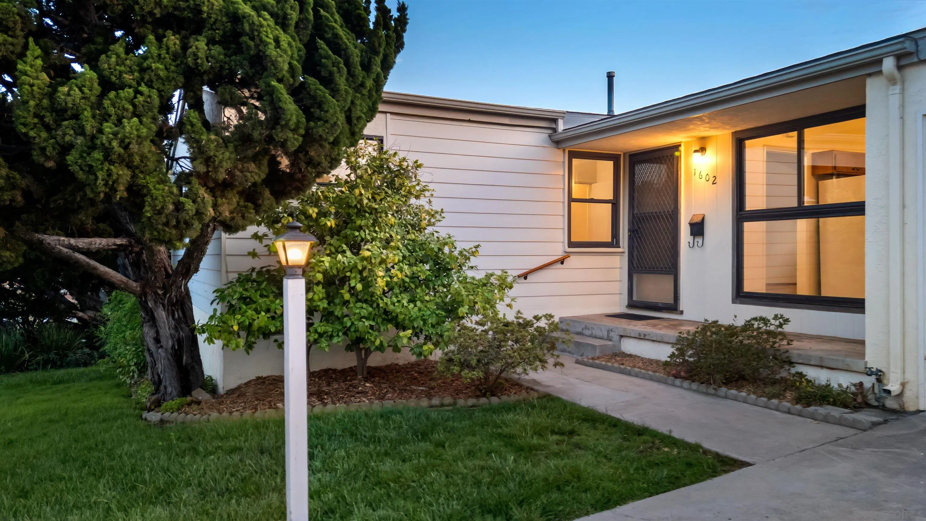 https://cdn.realtyfeed.com/cdn/127/250036990/742aa489b9dfb352fb72c07c644d67bb.webp