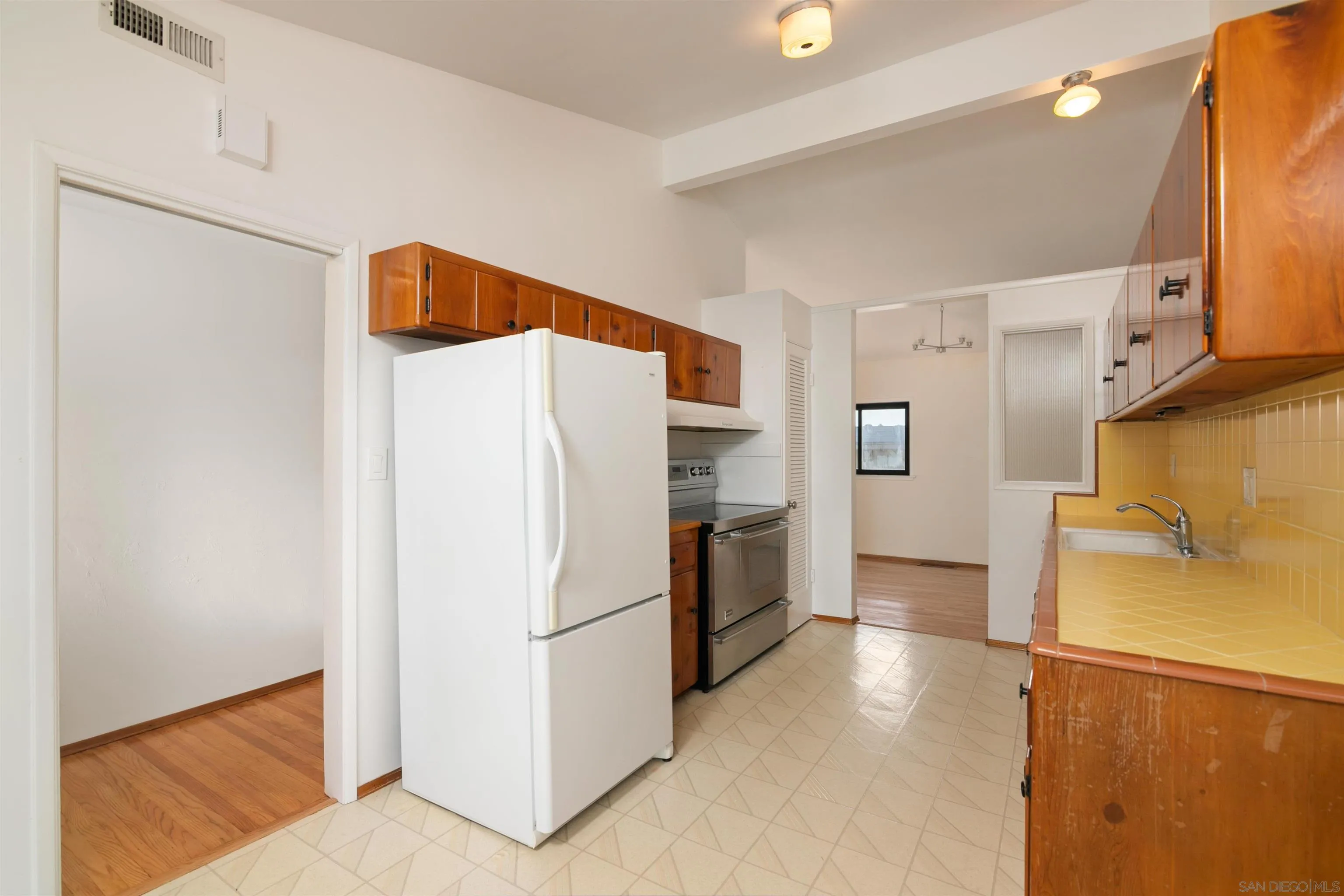 https://cdn.realtyfeed.com/cdn/127/250036990/7cc43131172f6eeb06d695bc8f1df101.webp