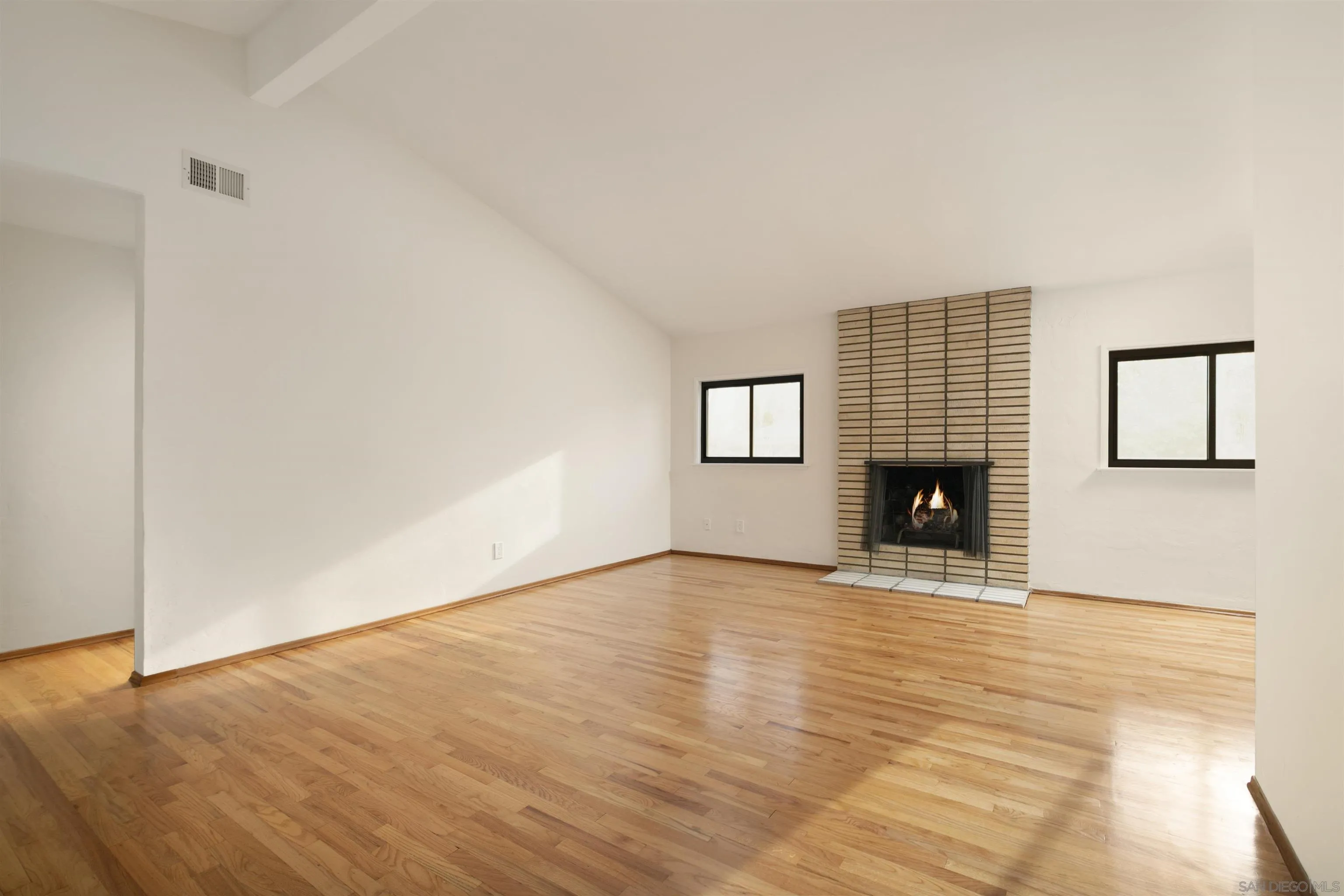https://cdn.realtyfeed.com/cdn/127/250036990/8158d7edf8cced3305c519e1b1fcdda7.webp
