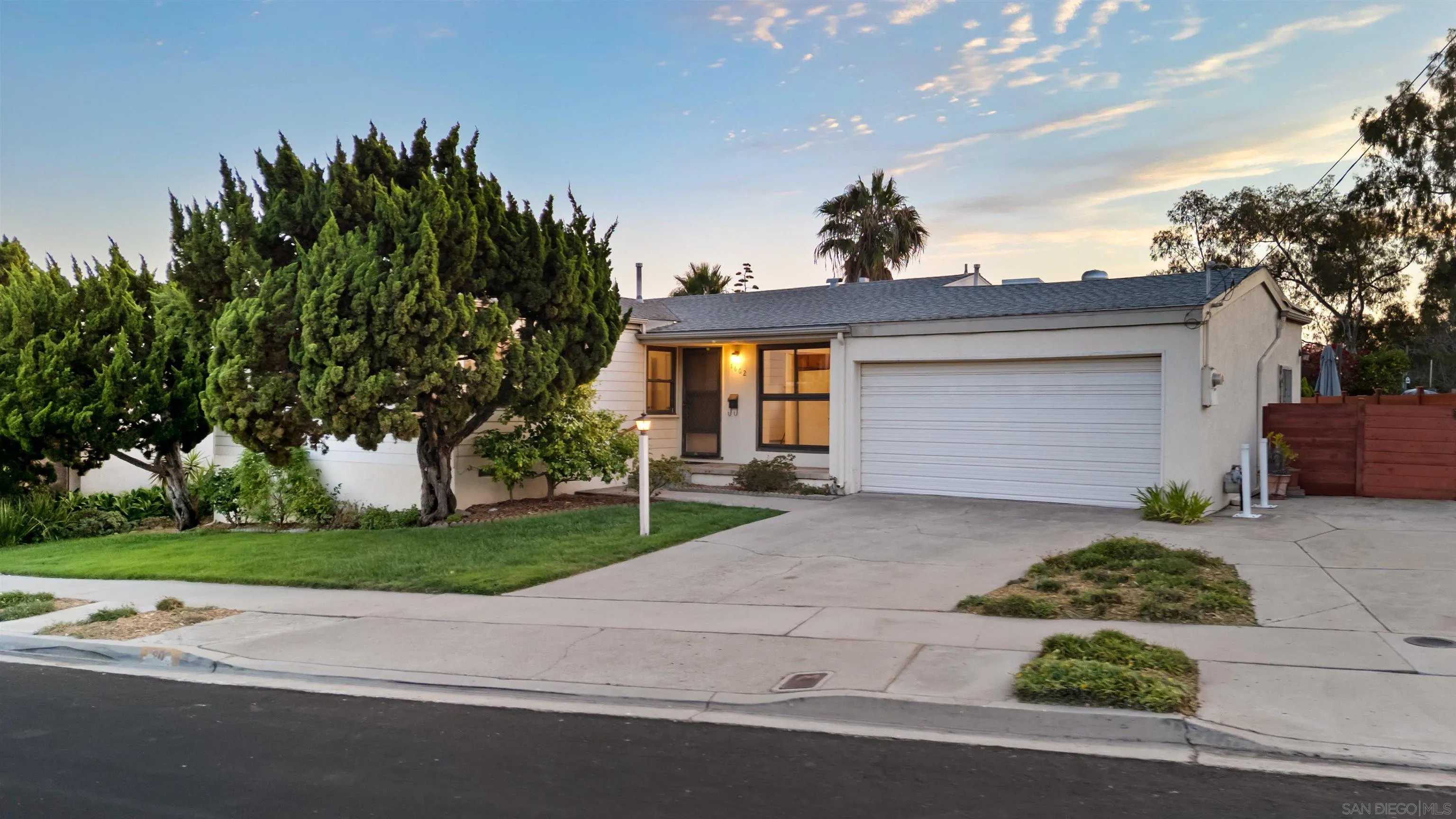 https://cdn.realtyfeed.com/cdn/127/250036990/938c7439d9499af3204db38f42c2b360.webp