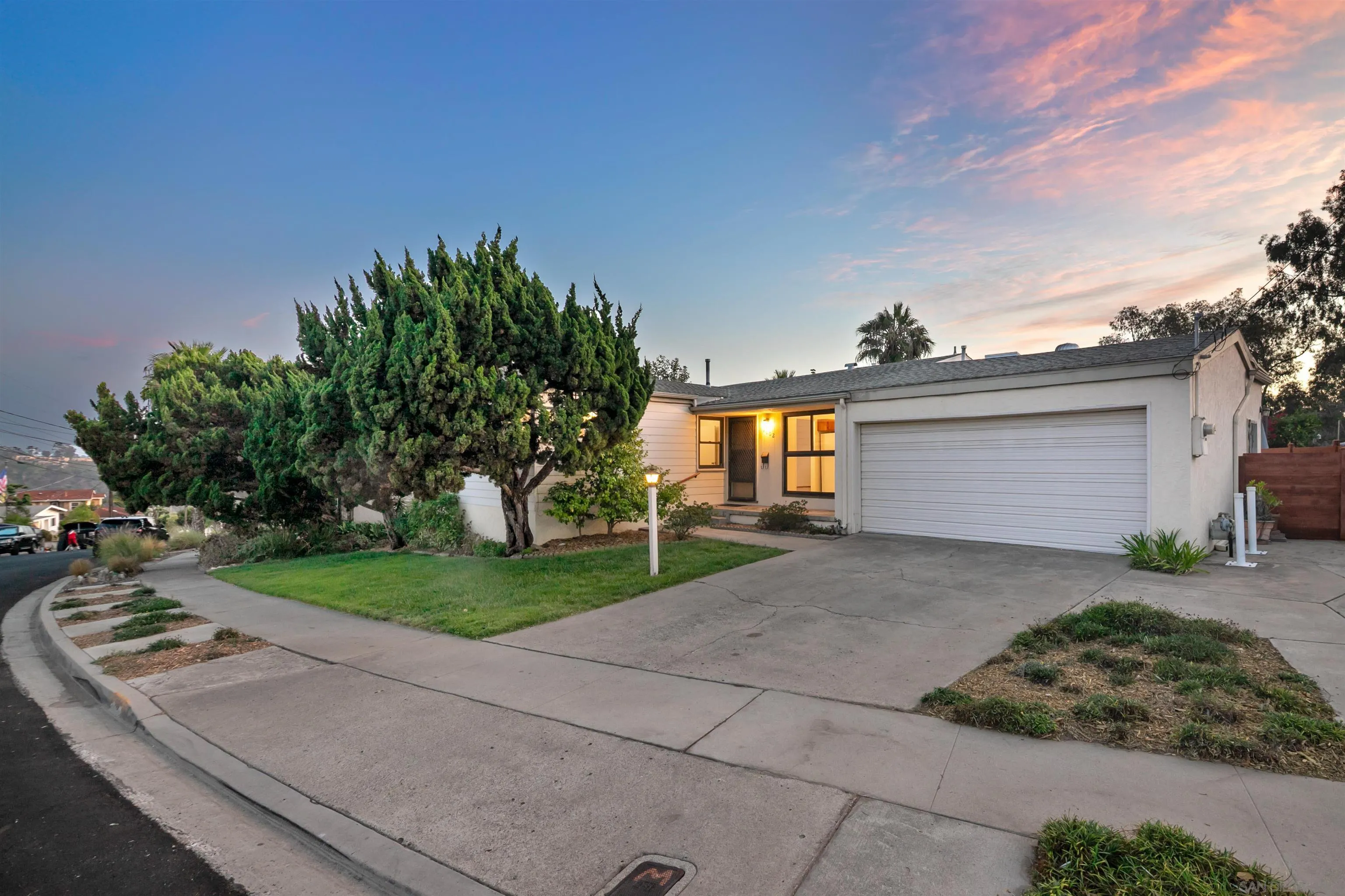 https://cdn.realtyfeed.com/cdn/127/250036990/ba5ef3e17e66940d72fdbea08f596197.webp
