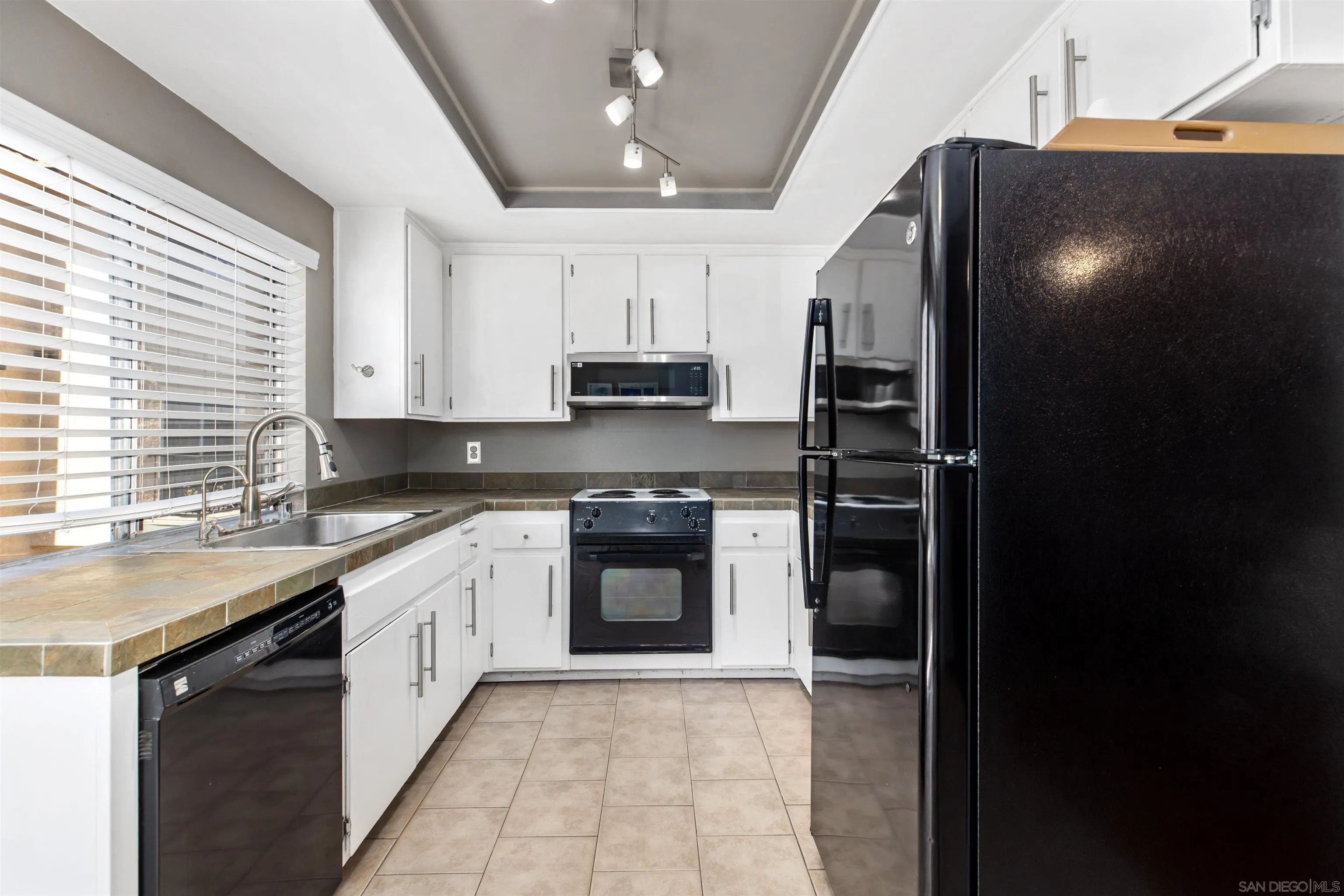 https://cdn.realtyfeed.com/cdn/127/250036991/4c6863d4f9c5b68c76715c9c8881e2bf.webp