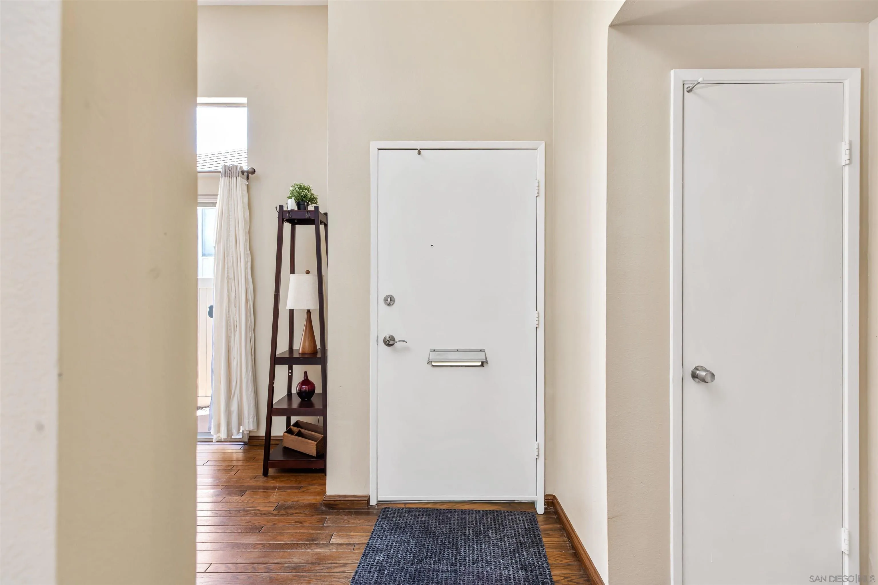 https://cdn.realtyfeed.com/cdn/127/250036991/b9ab80278237a69855f38419fef41bd9.webp