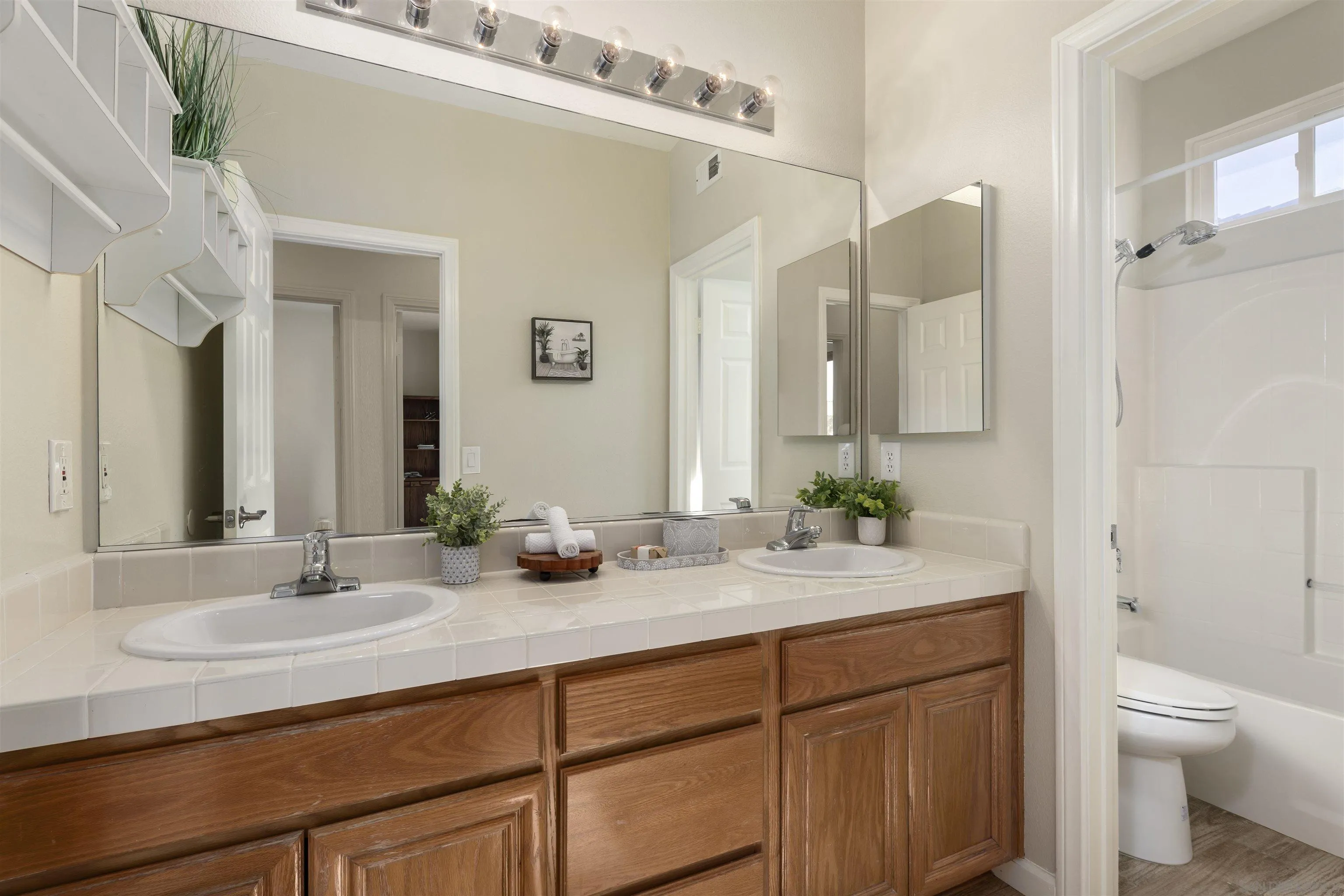 https://cdn.realtyfeed.com/cdn/127/250036992/0612ad5068c95c18eeeebde35762a2c4.webp