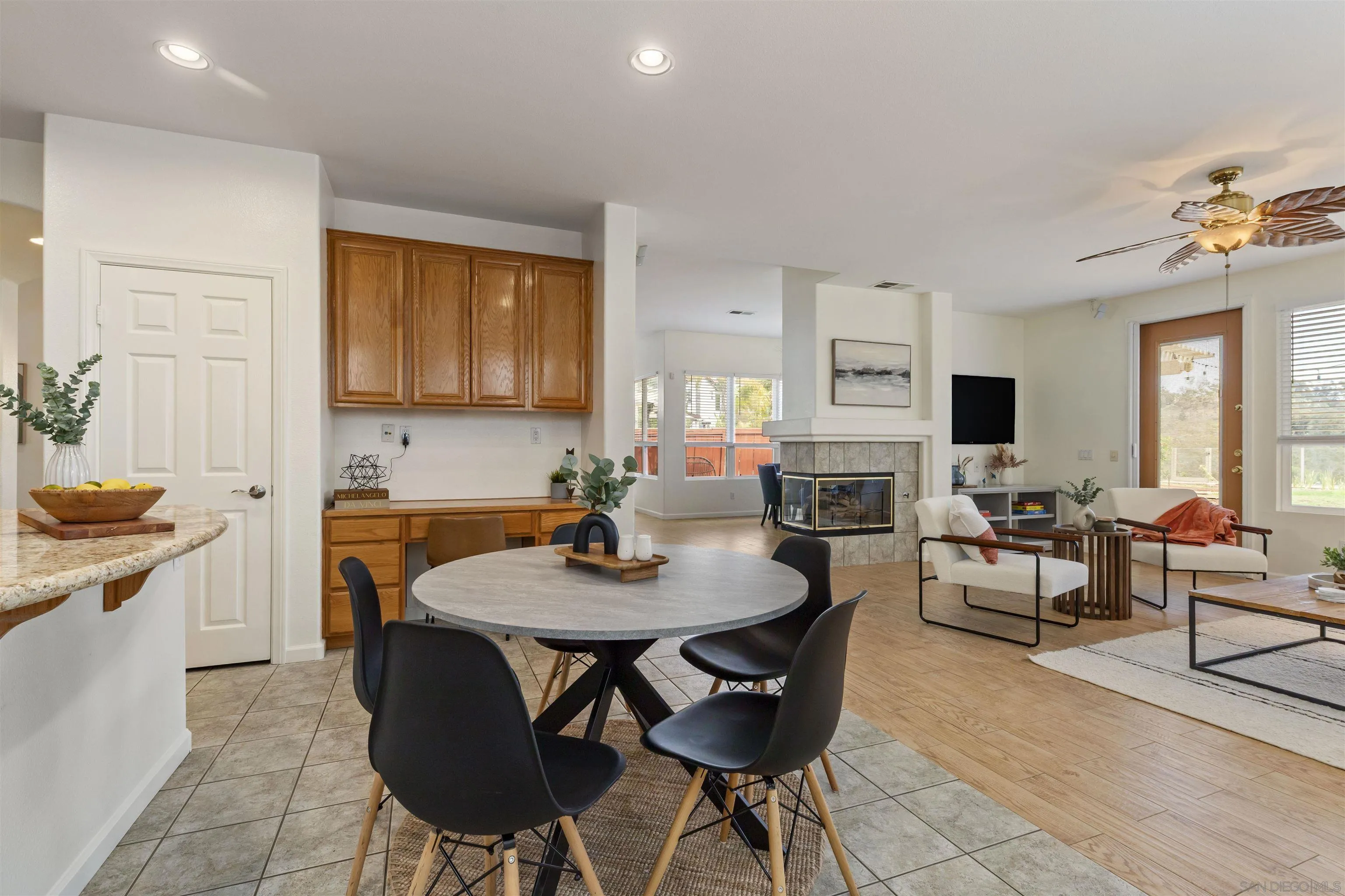 https://cdn.realtyfeed.com/cdn/127/250036992/2548b87928ec54fc78092cf351b882f8.webp