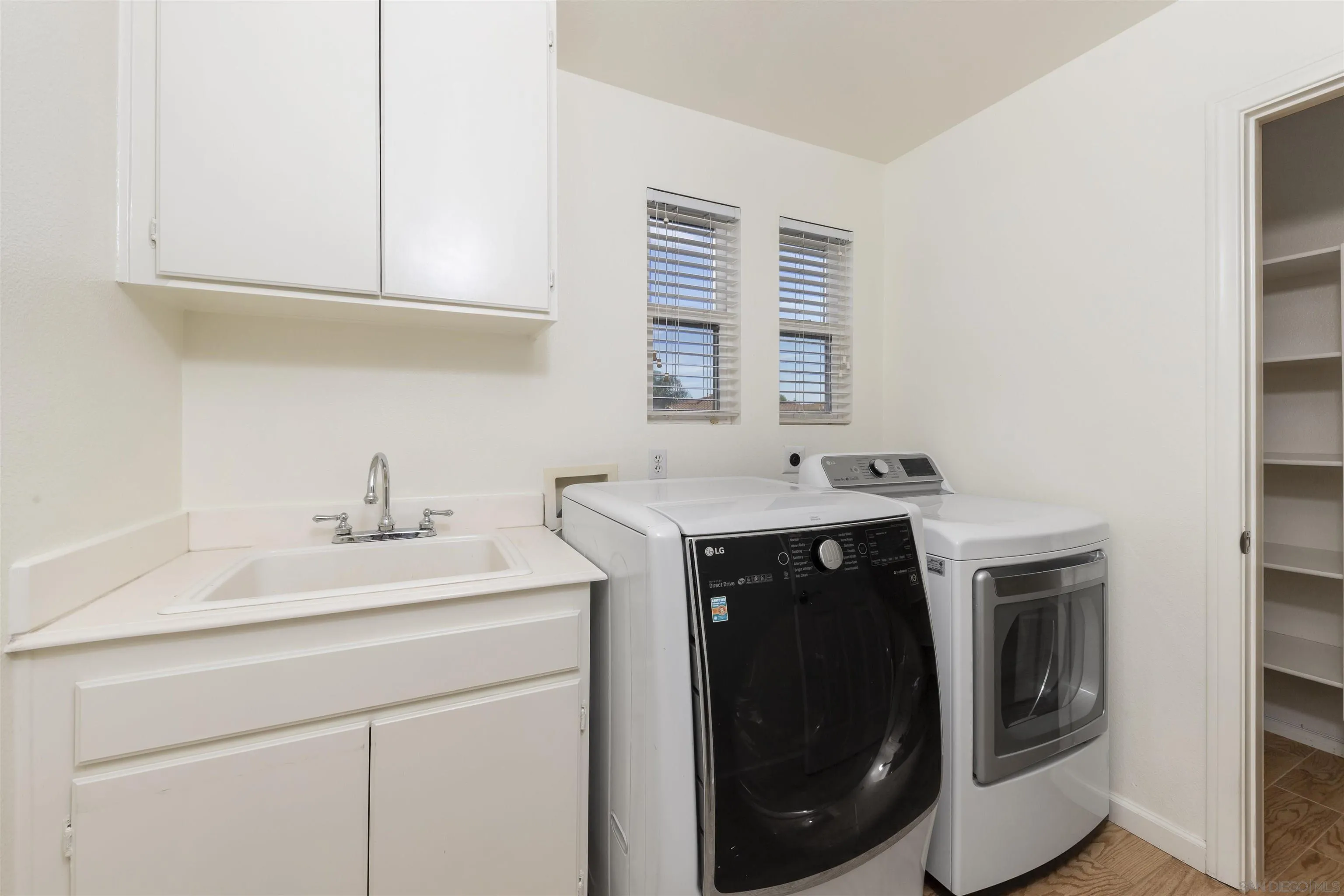 https://cdn.realtyfeed.com/cdn/127/250036992/3abfe56cf04b96a42618444976f3f7a3.webp