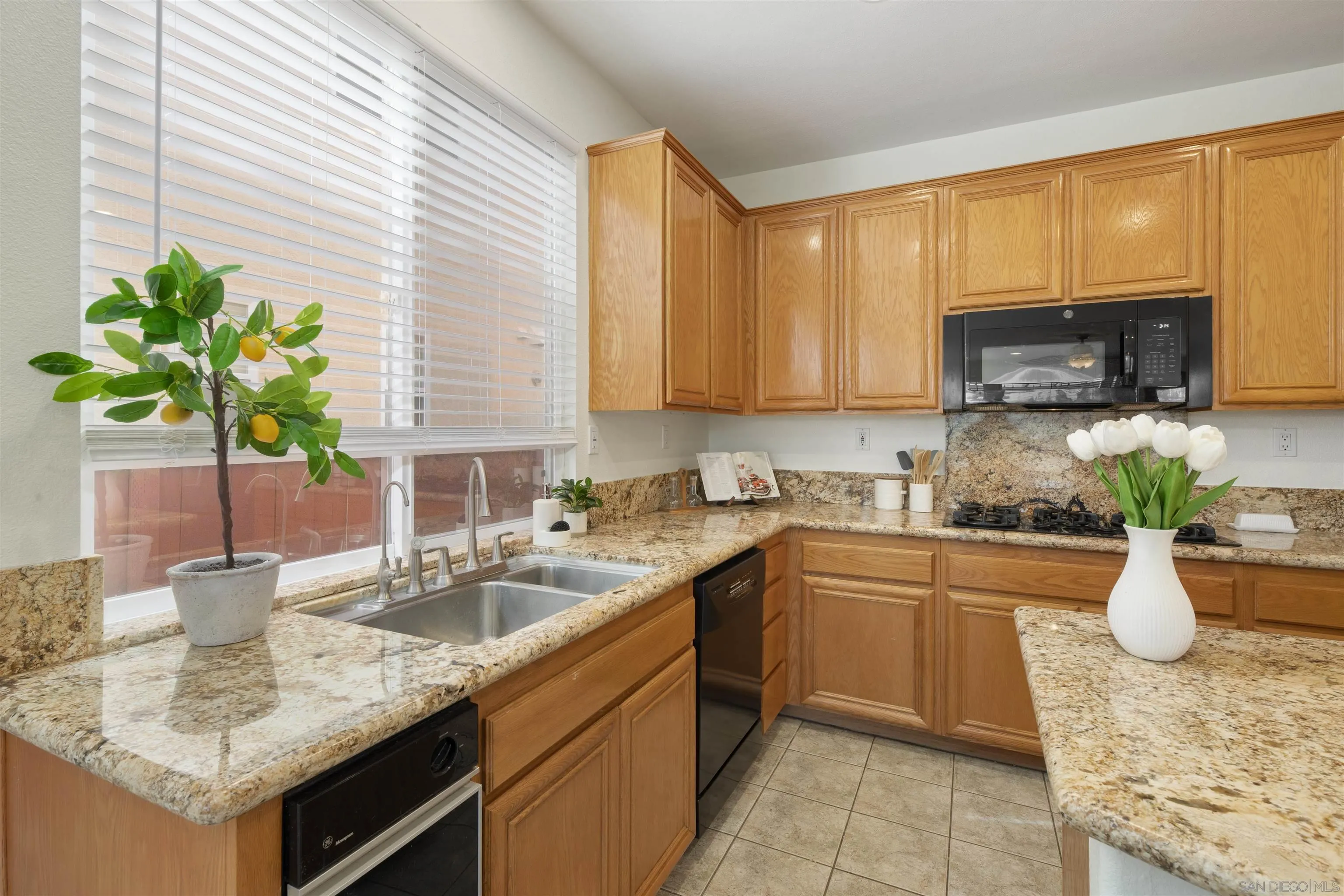 https://cdn.realtyfeed.com/cdn/127/250036992/7199dd1f38249aedfbac69816b16afe8.webp