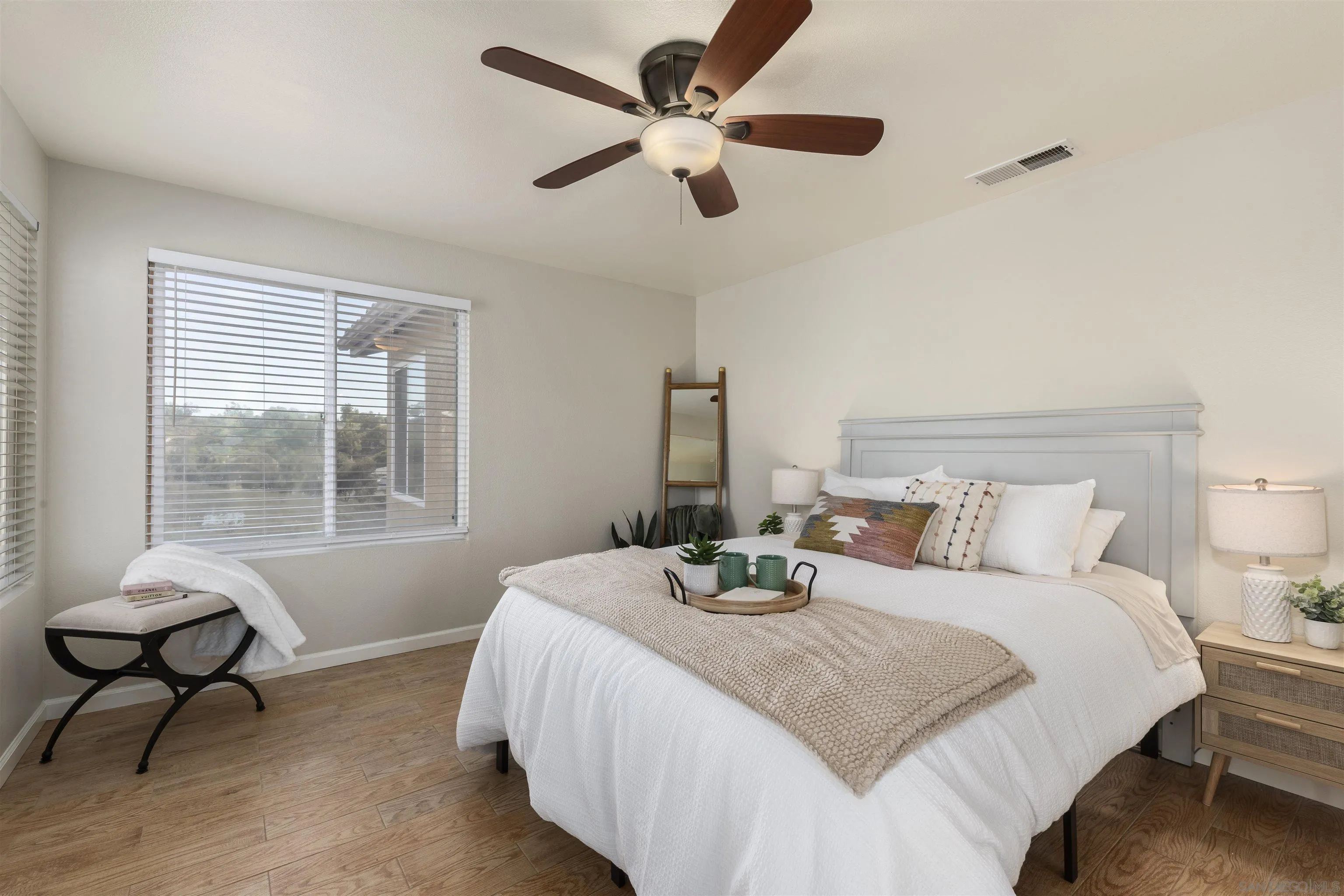 https://cdn.realtyfeed.com/cdn/127/250036992/c1aa1f648bac39f15d6d18a0d36a6603.webp