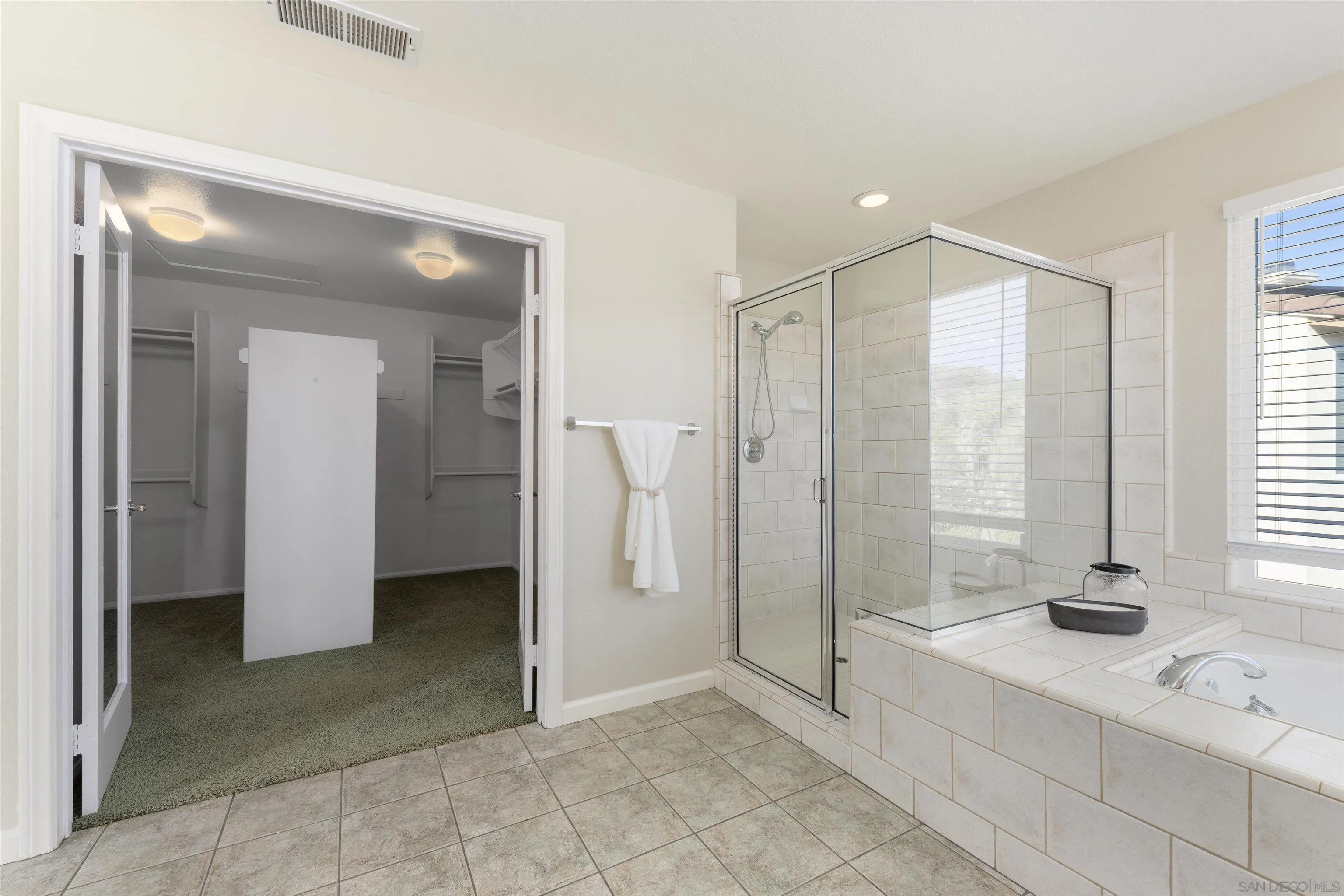 https://cdn.realtyfeed.com/cdn/127/250036992/eed9e3b7db56239411a859a6f83af863.webp