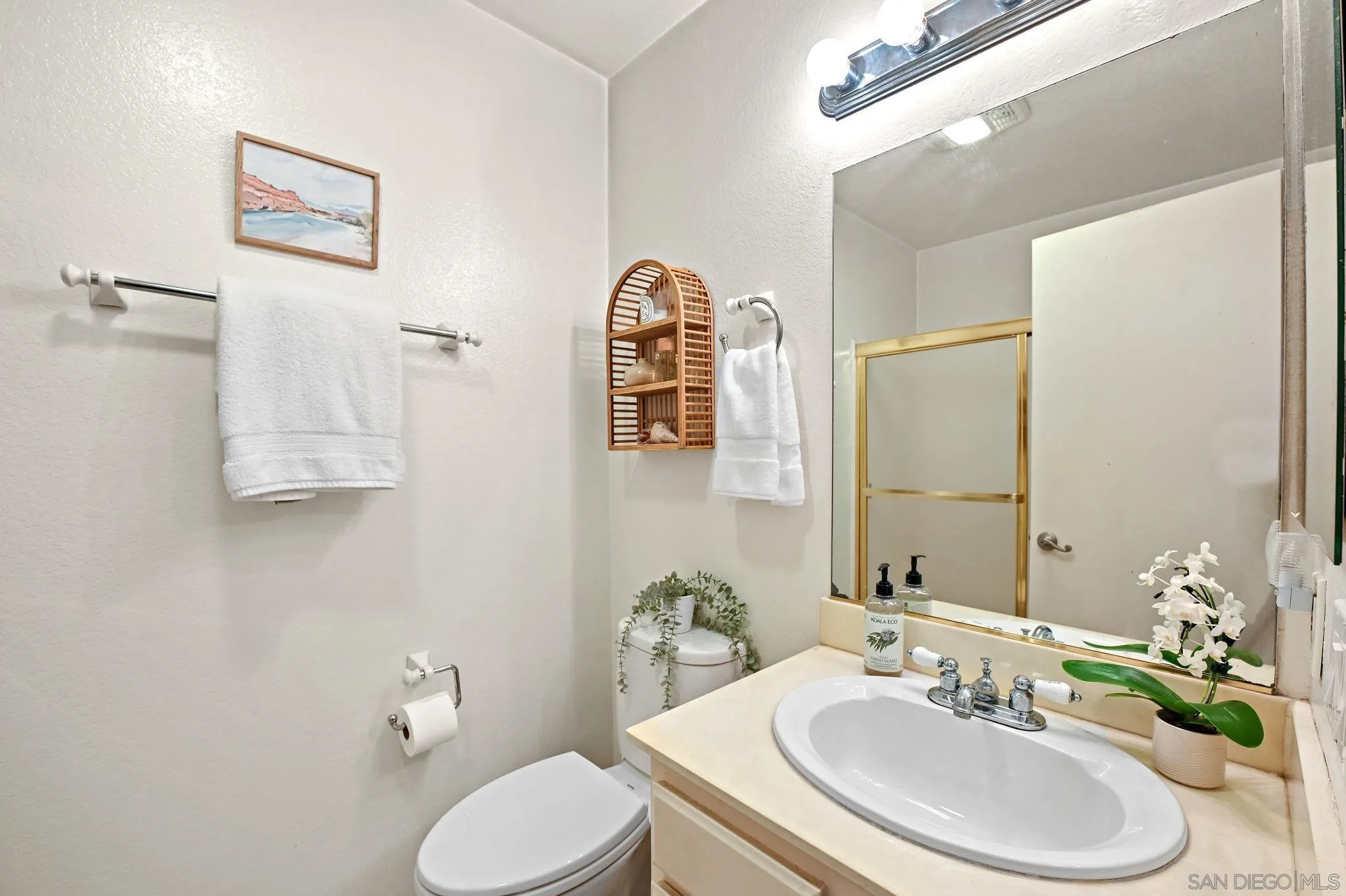 https://cdn.realtyfeed.com/cdn/127/250036994/b6b4ca2a28f9b29f1e00a78ffca9d41b.webp