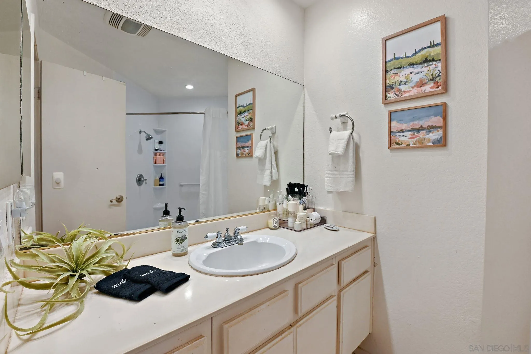 https://cdn.realtyfeed.com/cdn/127/250036994/e049645645b677e977115fa7a53fd591.webp