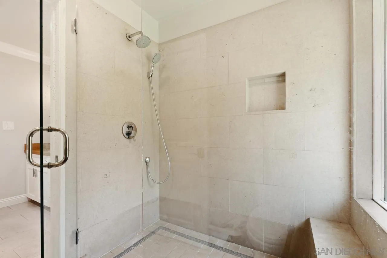https://cdn.realtyfeed.com/cdn/127/250036996/a9bf6abbe78a01daebbe28586134c2e3.webp