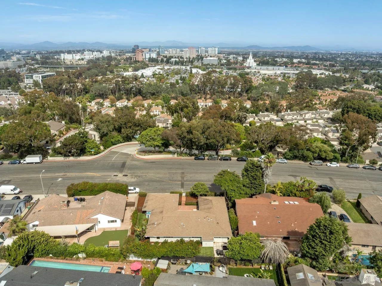 https://cdn.realtyfeed.com/cdn/127/250036996/b6a006cf1833561bdaaf11dd526df5dd.webp