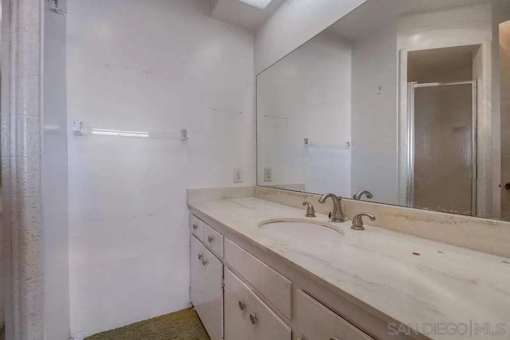 https://cdn.realtyfeed.com/cdn/127/250036998/067f52a03eace5d7a5a0acac9f4fd398.webp