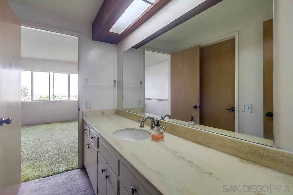 https://cdn.realtyfeed.com/cdn/127/250036998/1566eb2f4786c1a0d21c66e49040b621.webp