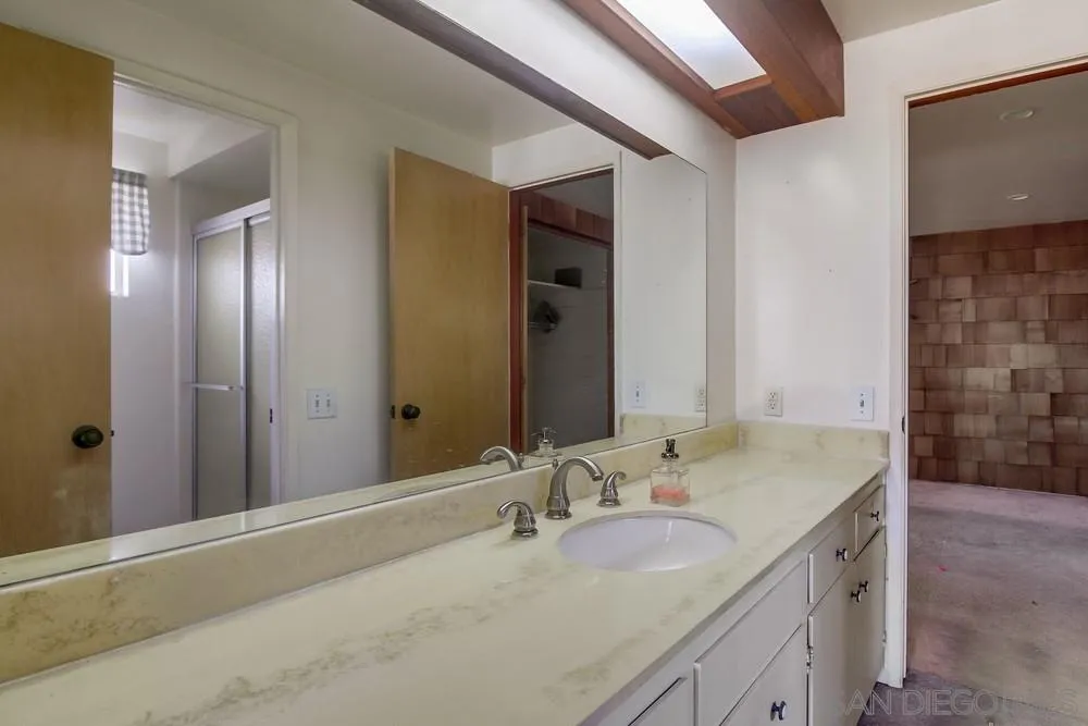 https://cdn.realtyfeed.com/cdn/127/250036998/7112ff55008d893a0837ac93ff4a50fa.webp