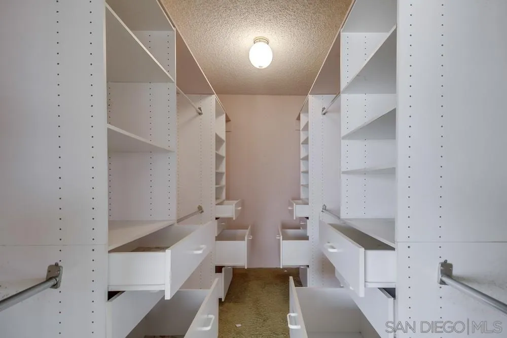 https://cdn.realtyfeed.com/cdn/127/250036998/8e8e423b8ca09fb09baba3f1cfa10cbd.webp