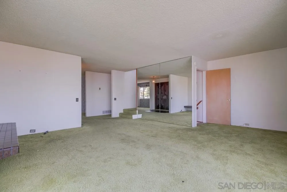 https://cdn.realtyfeed.com/cdn/127/250036998/a0c3ba9650387f8241952f40e015a901.webp