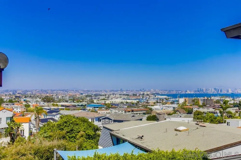 https://cdn.realtyfeed.com/cdn/127/250036998/b14106bc5f938149fe7176ed47904625.webp