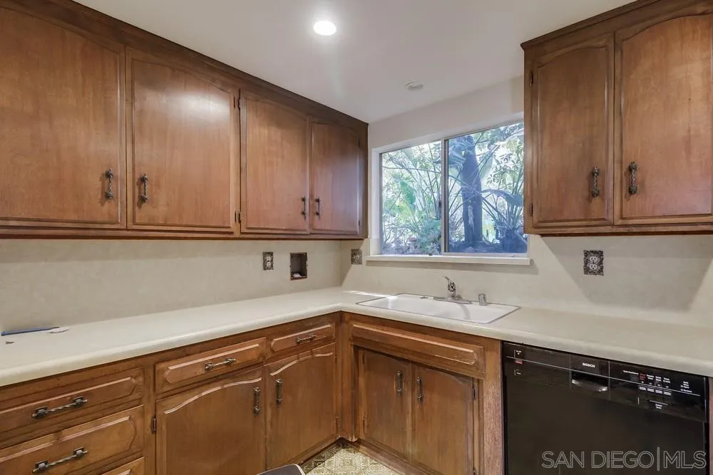 https://cdn.realtyfeed.com/cdn/127/250036998/cf10ed4c66997d208982709d605cf994.webp