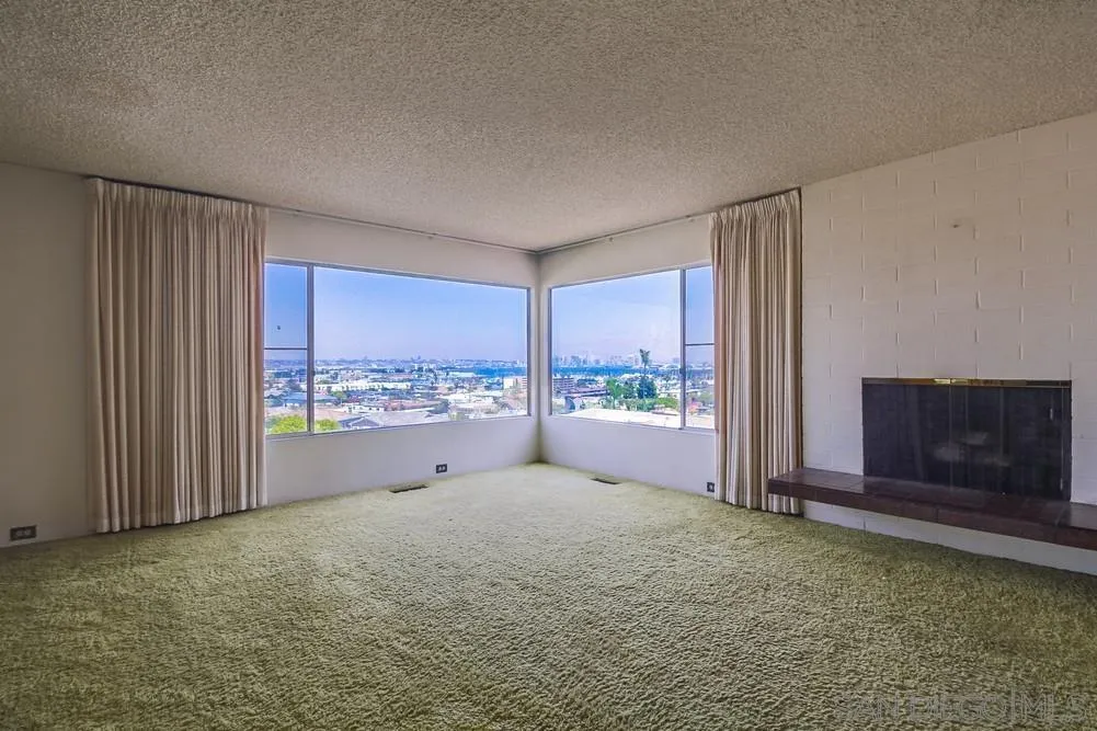 https://cdn.realtyfeed.com/cdn/127/250036998/f68775d253d26102a403bf8230c153b9.webp