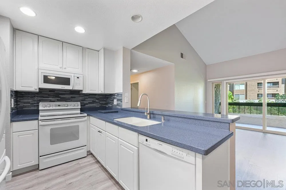 https://cdn.realtyfeed.com/cdn/127/250036999/a8f360cc6550bb319cb3d9f93ff34620.webp