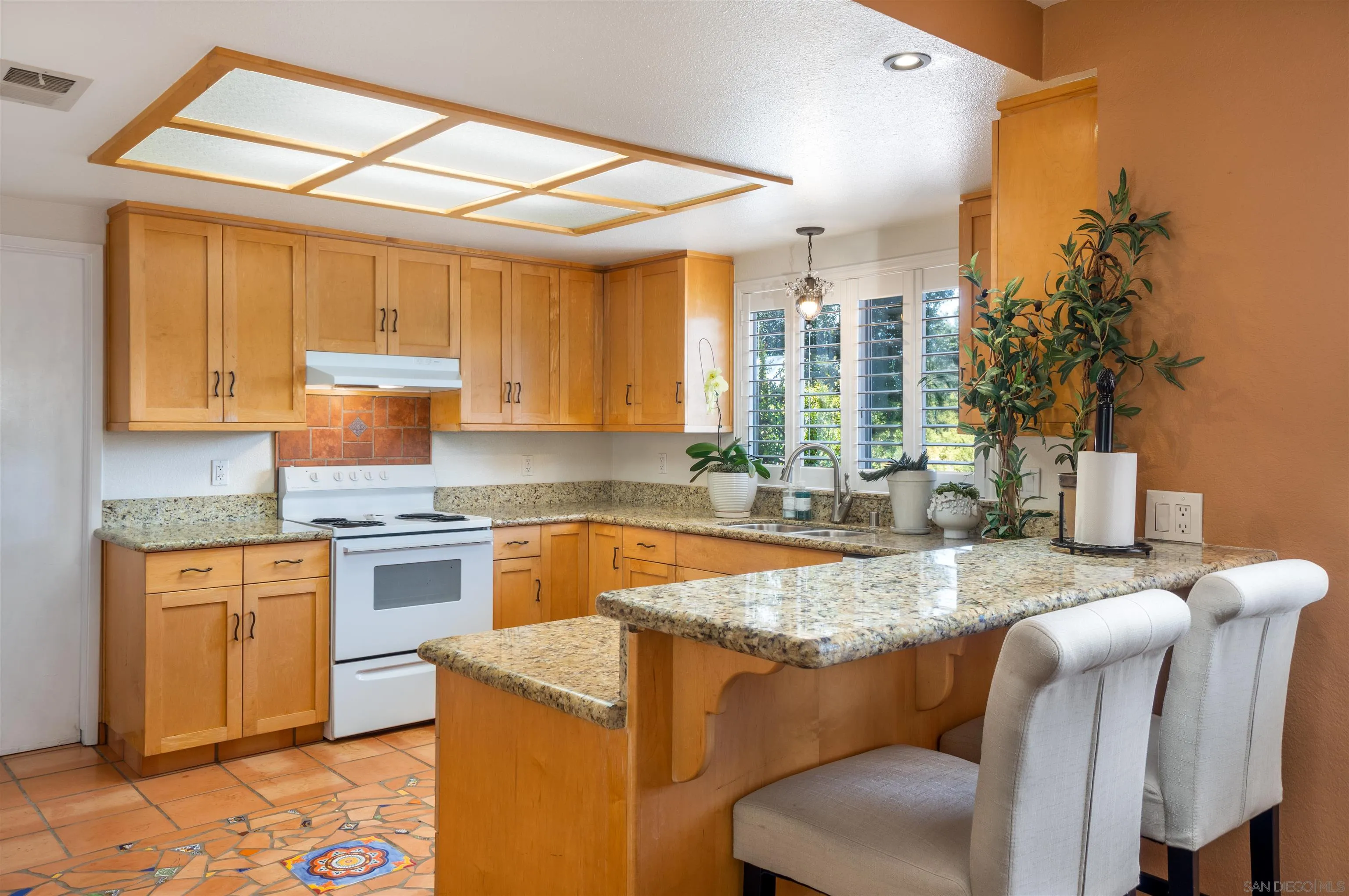 https://cdn.realtyfeed.com/cdn/127/250037000/0006a9fa4c5dbea5721bd232f53c58a1.webp