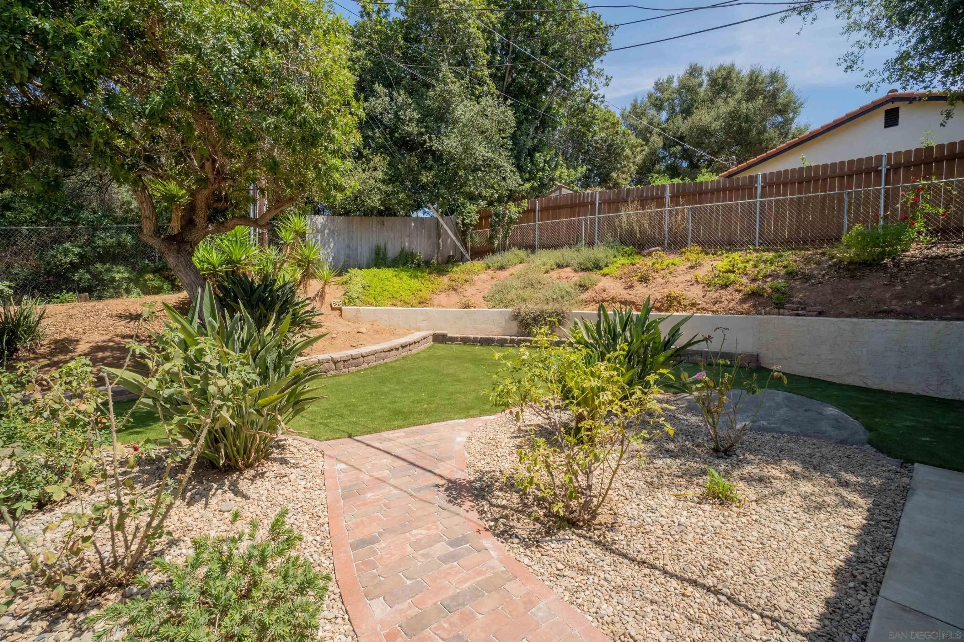 https://cdn.realtyfeed.com/cdn/127/250037000/0a4c930153169d69a64173f1fe0f2a37.webp