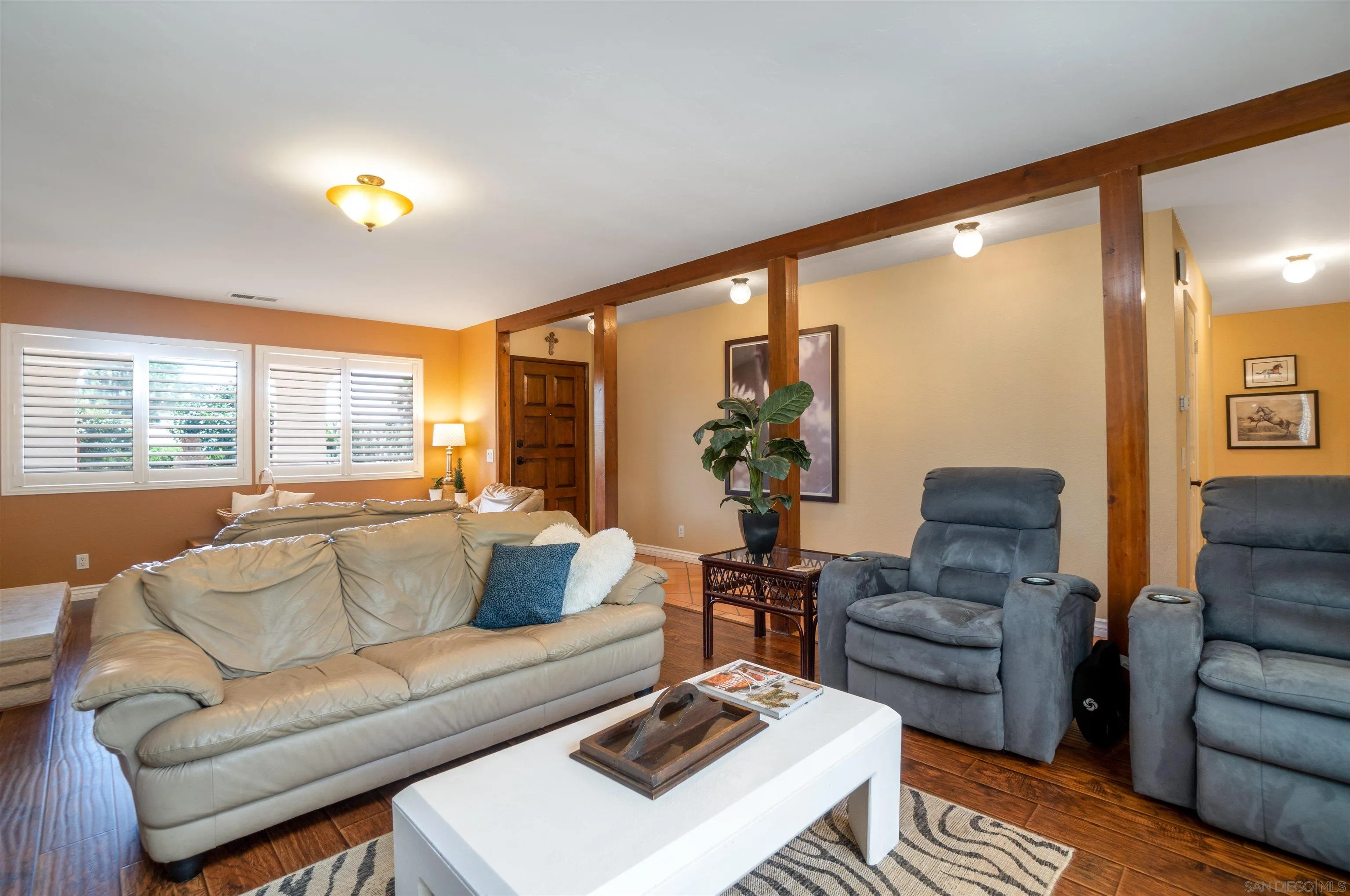 https://cdn.realtyfeed.com/cdn/127/250037000/e4bd84f3e3227415d0c4e62f766e8085.webp