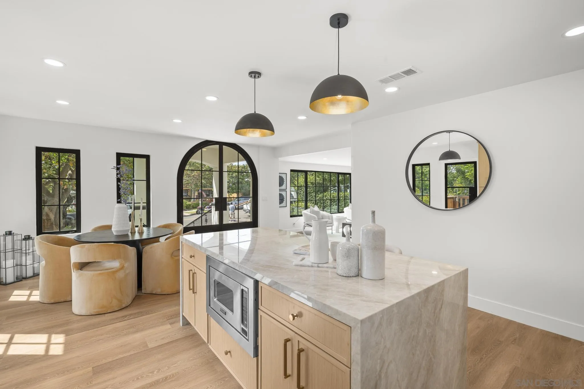 https://cdn.realtyfeed.com/cdn/127/250037001/238474ad9b1cdc11f2e15442d50aa342.webp