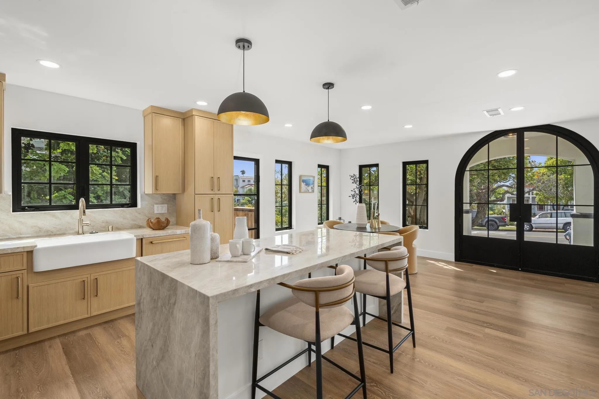 https://cdn.realtyfeed.com/cdn/127/250037001/3ecfec86f119df8151b34fd11cc214ba.webp