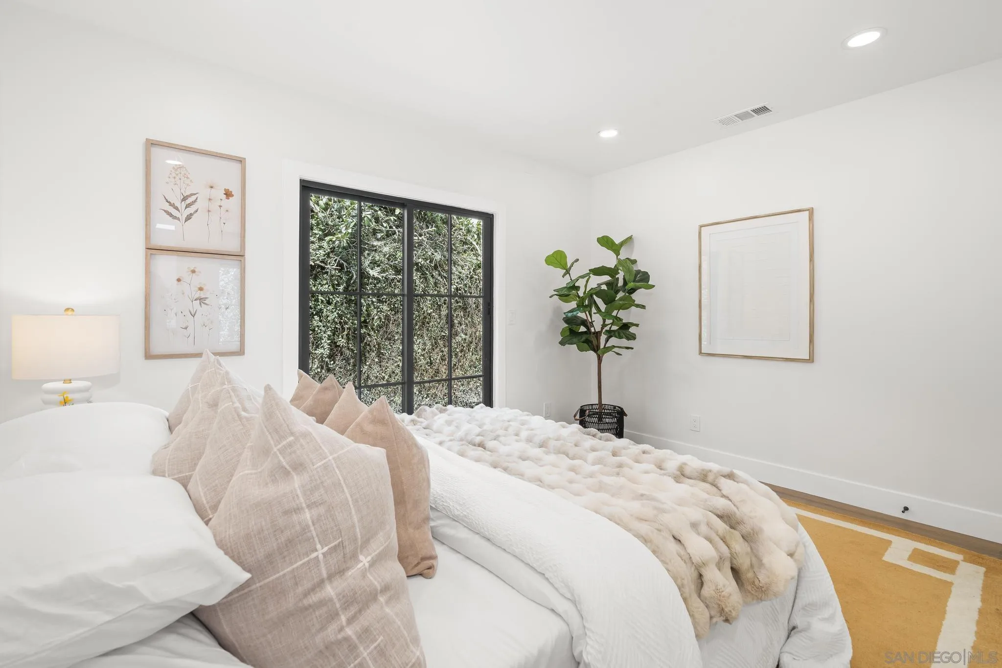 https://cdn.realtyfeed.com/cdn/127/250037001/51ba99b149be3aff75bc5afc6e9b361b.webp