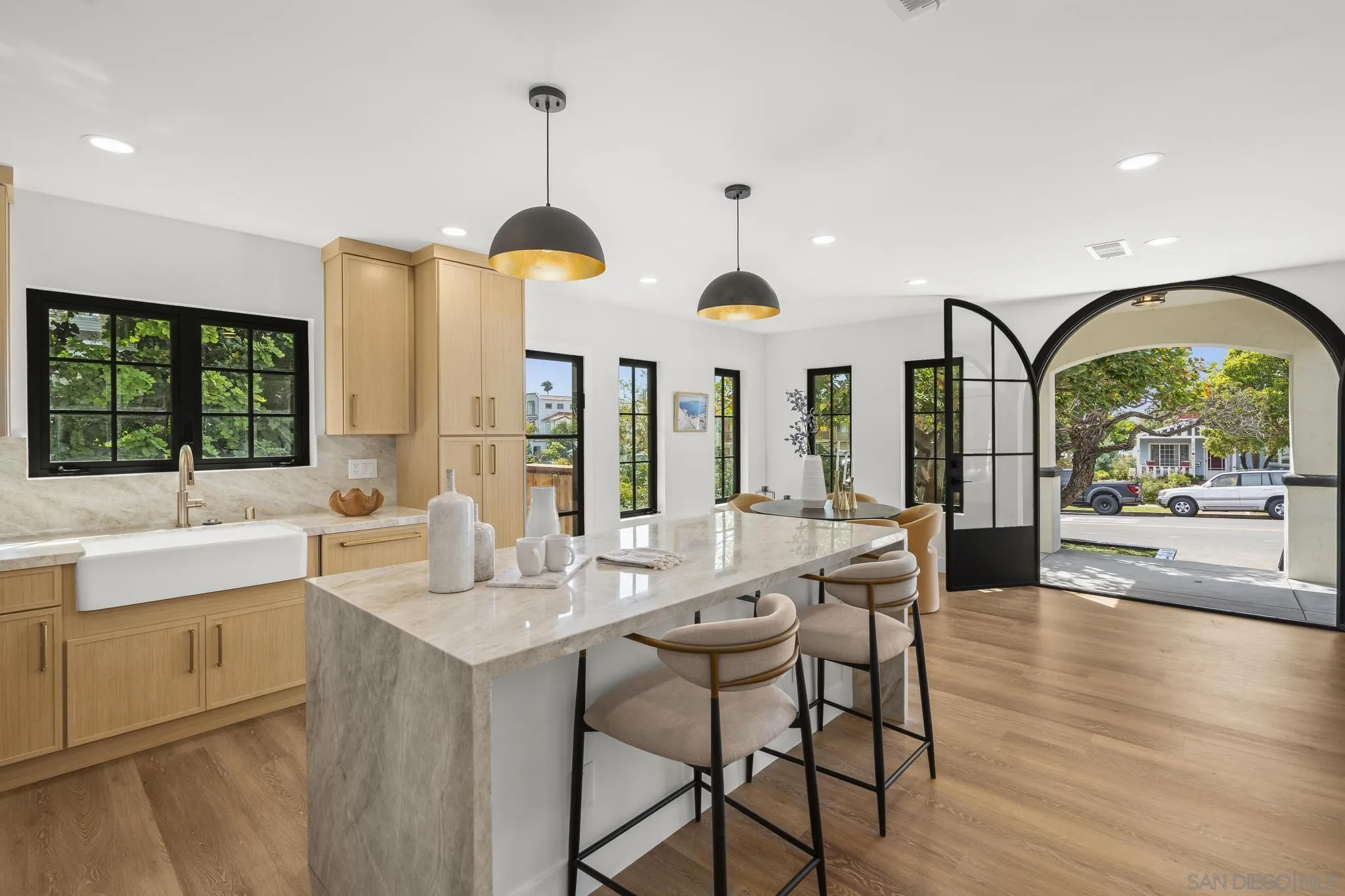 https://cdn.realtyfeed.com/cdn/127/250037001/595ebf52f41448dbfc27464a2a964753.webp