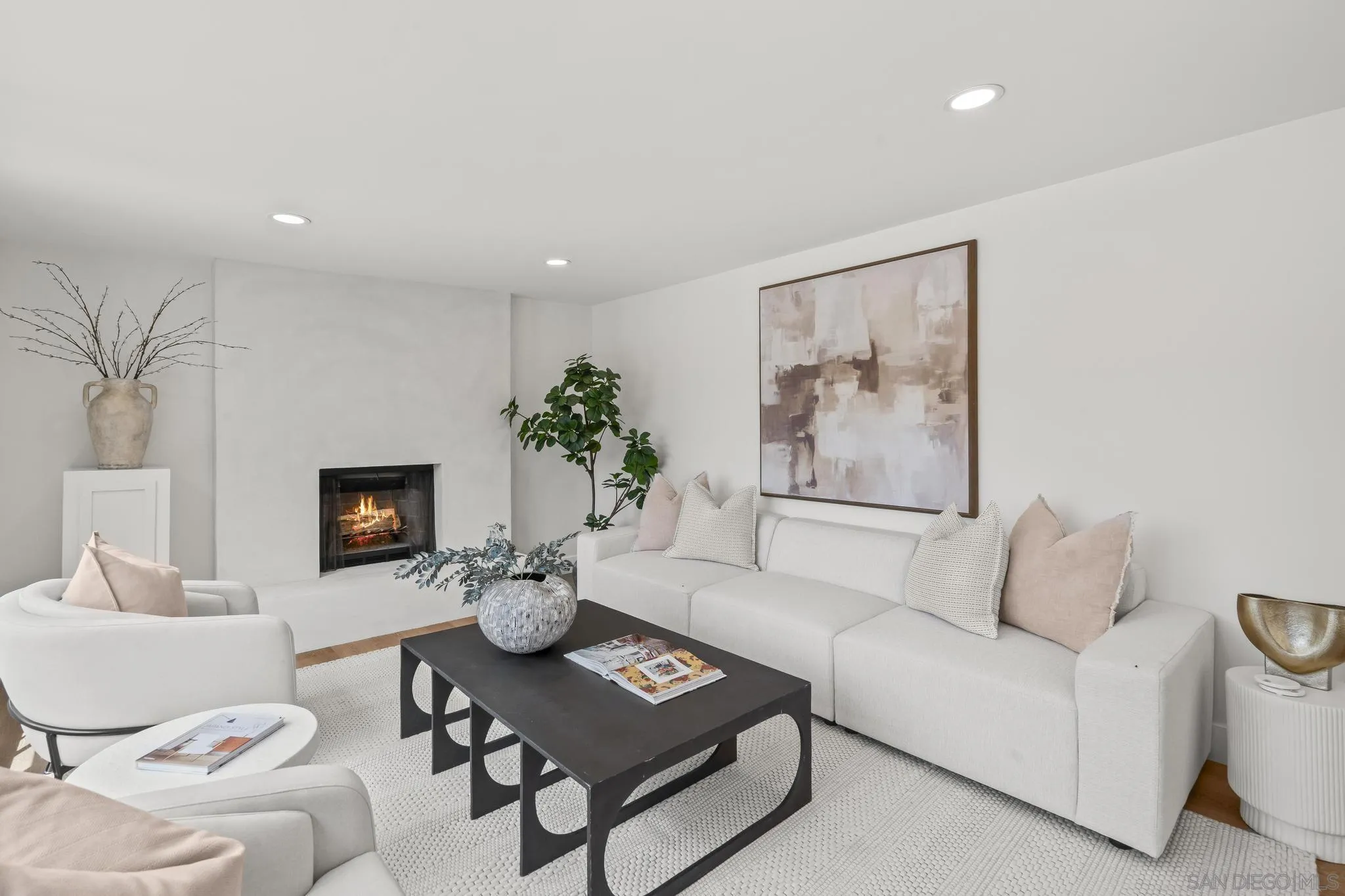 https://cdn.realtyfeed.com/cdn/127/250037001/614a024f07b610e7ad0356eacf5ee71c.webp