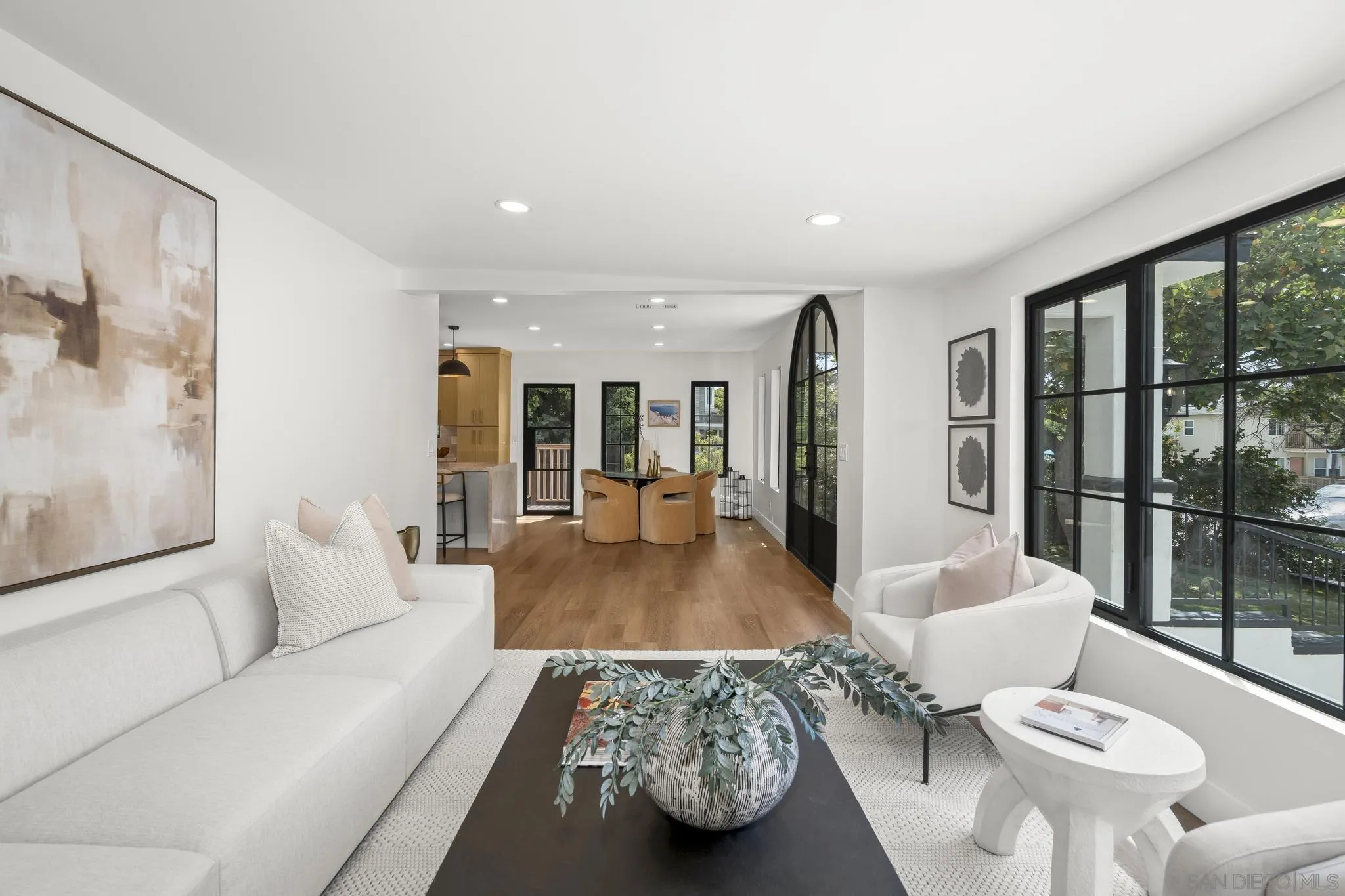 https://cdn.realtyfeed.com/cdn/127/250037001/81c38339fb49f8ddf810c98c08261259.webp