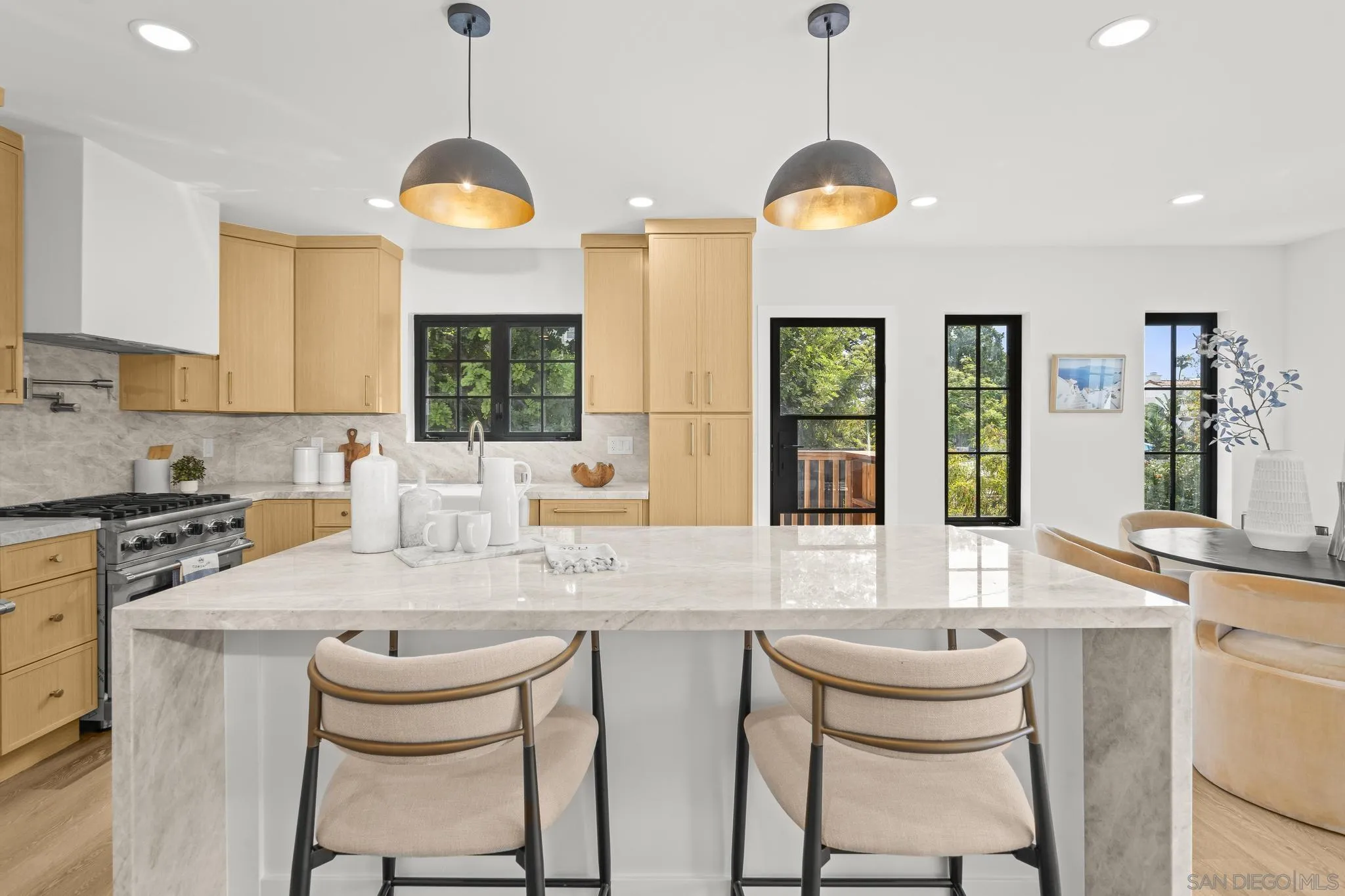 https://cdn.realtyfeed.com/cdn/127/250037001/941ecd705dd346f36b9f0af3813ca77d.webp