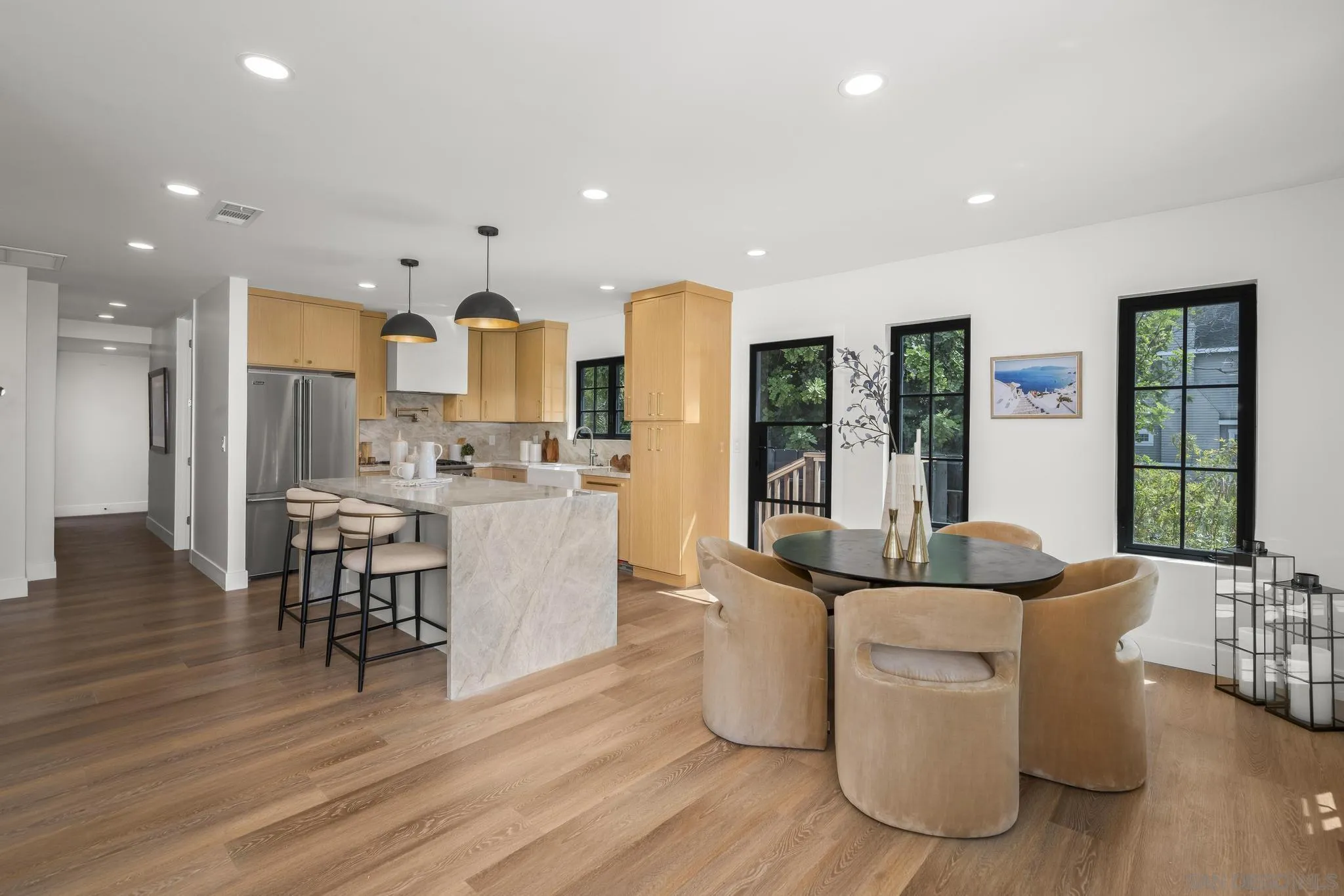 https://cdn.realtyfeed.com/cdn/127/250037001/c9c8d124d2ea269cec183bc6f93b90cb.webp