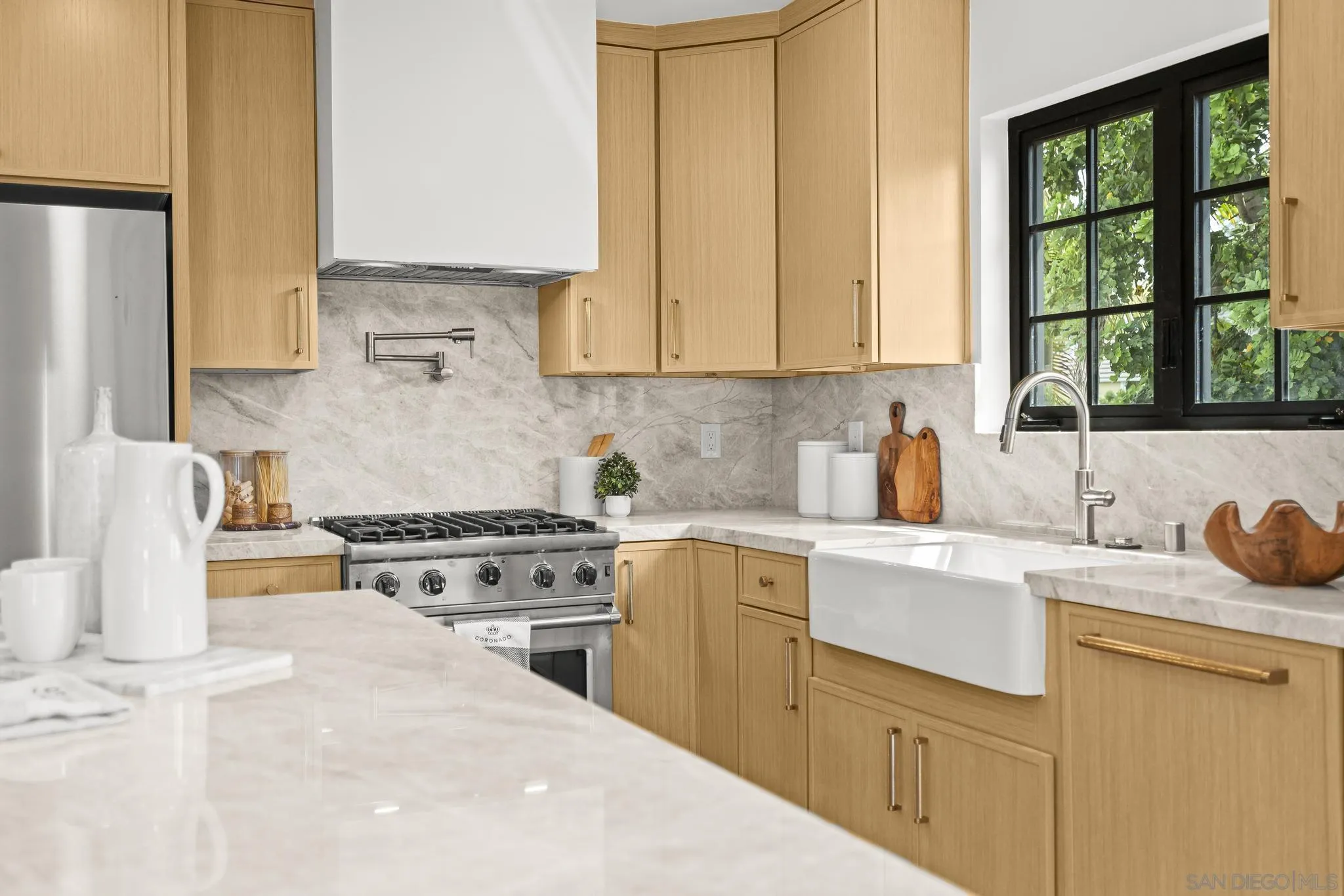 https://cdn.realtyfeed.com/cdn/127/250037001/dbdd3a05324ca7b2381eecc323b72eb1.webp